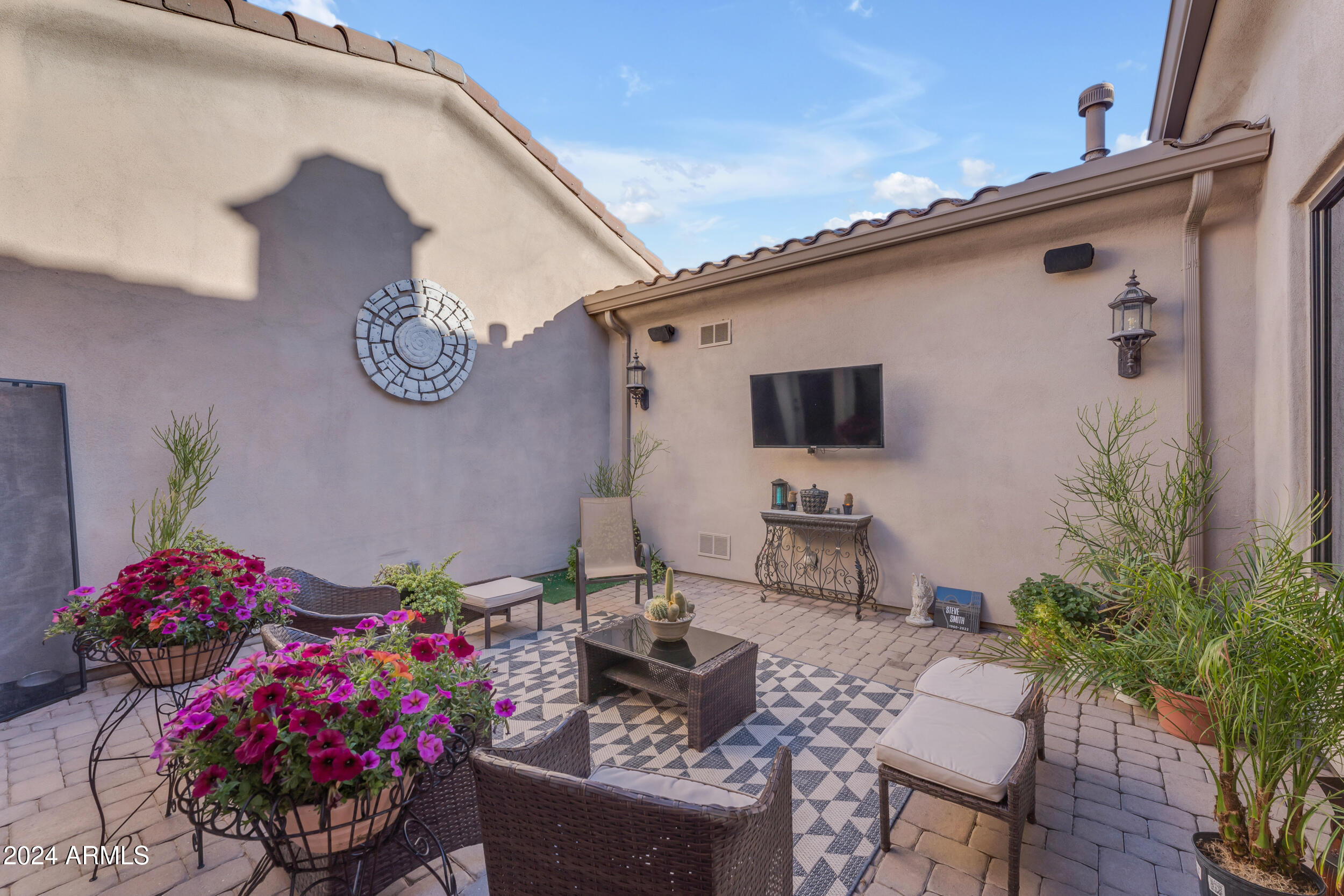 8724 E REGINA Circle