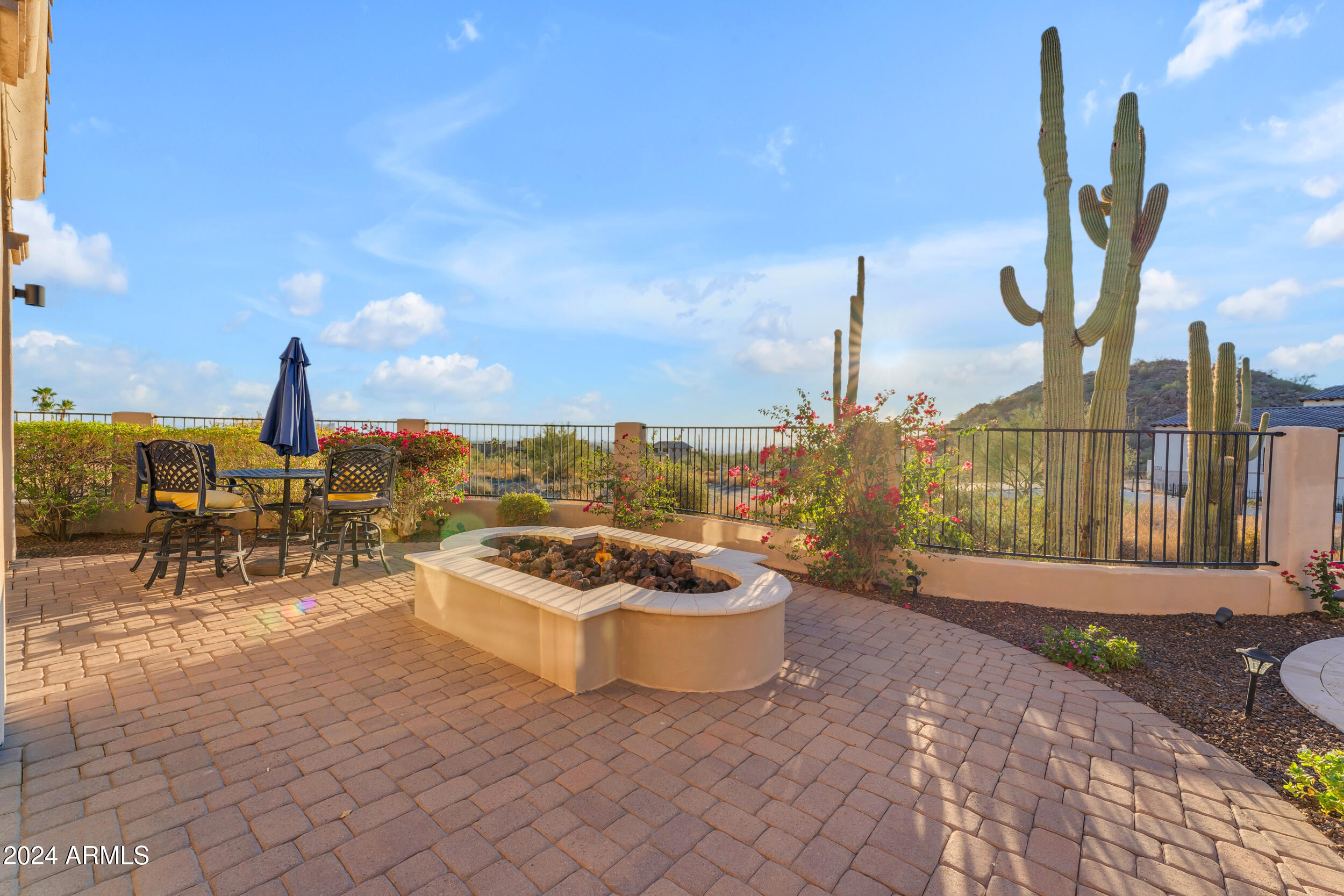 8724 E REGINA Circle