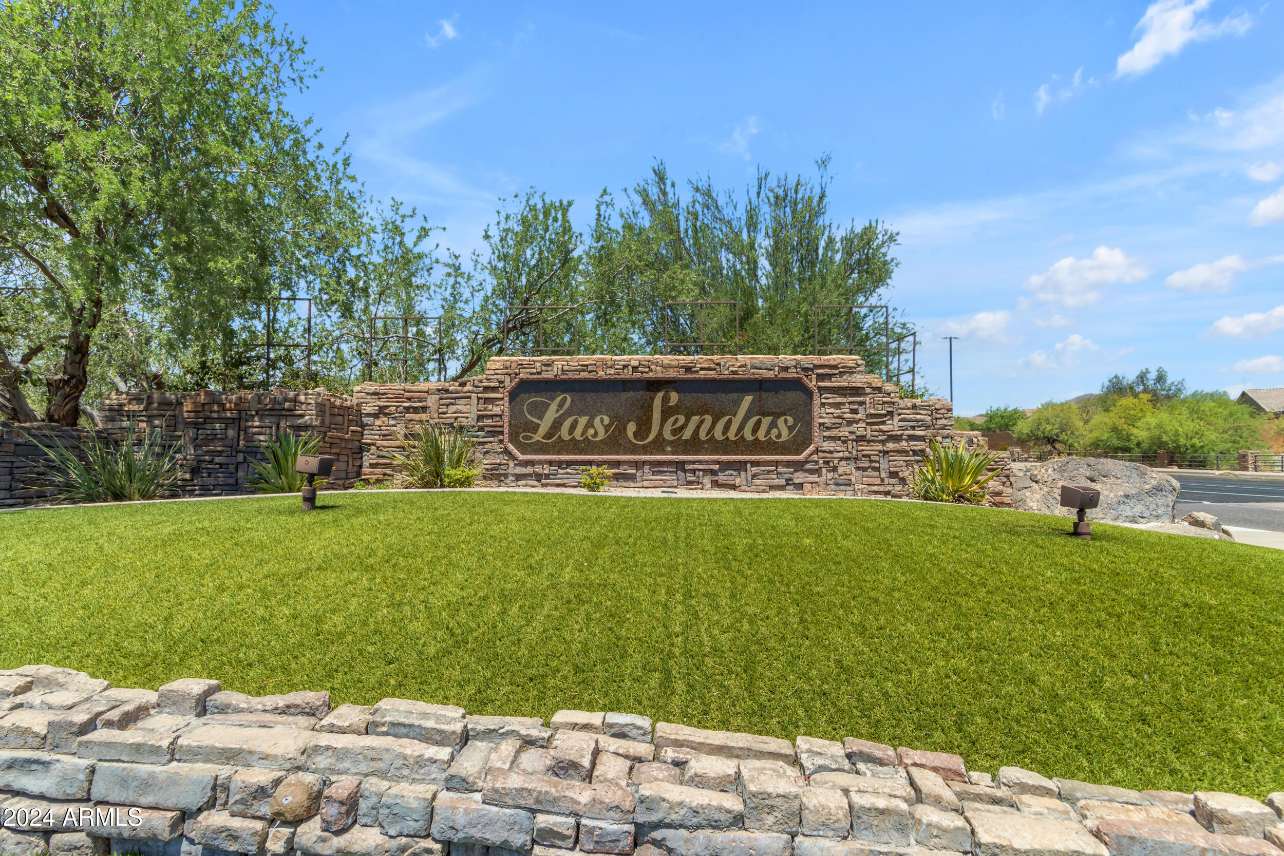 8724 E REGINA Circle