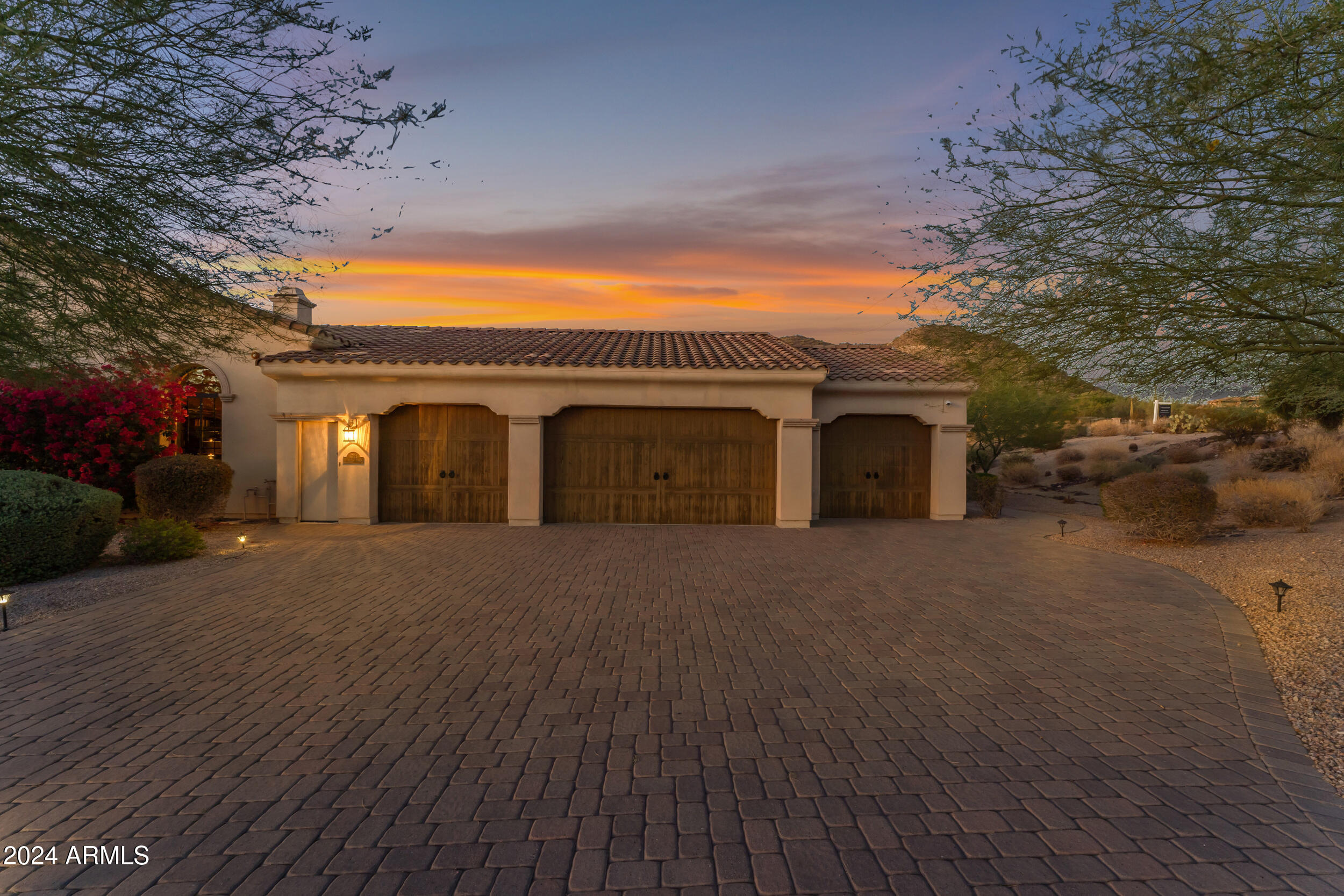 8724 E REGINA Circle