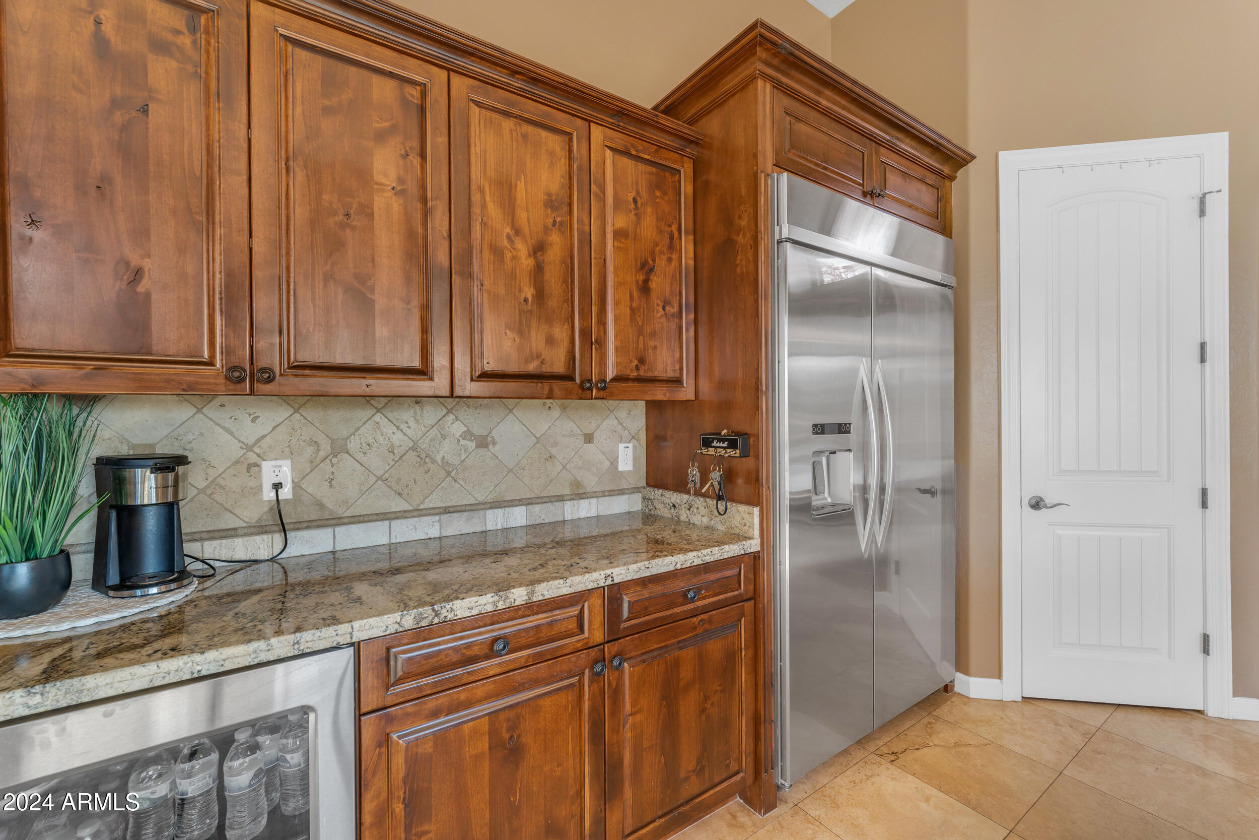 8724 E REGINA Circle