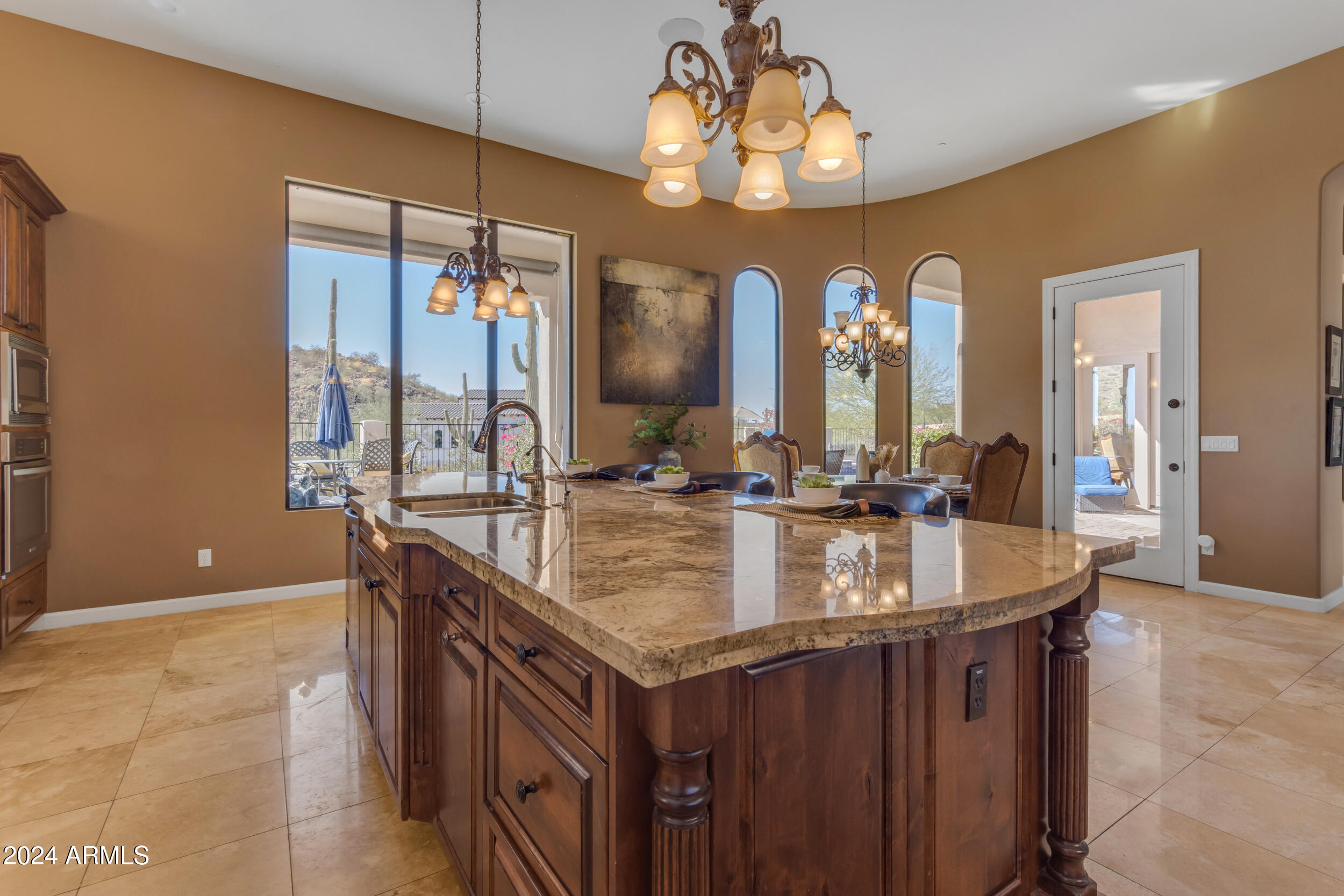 8724 E REGINA Circle