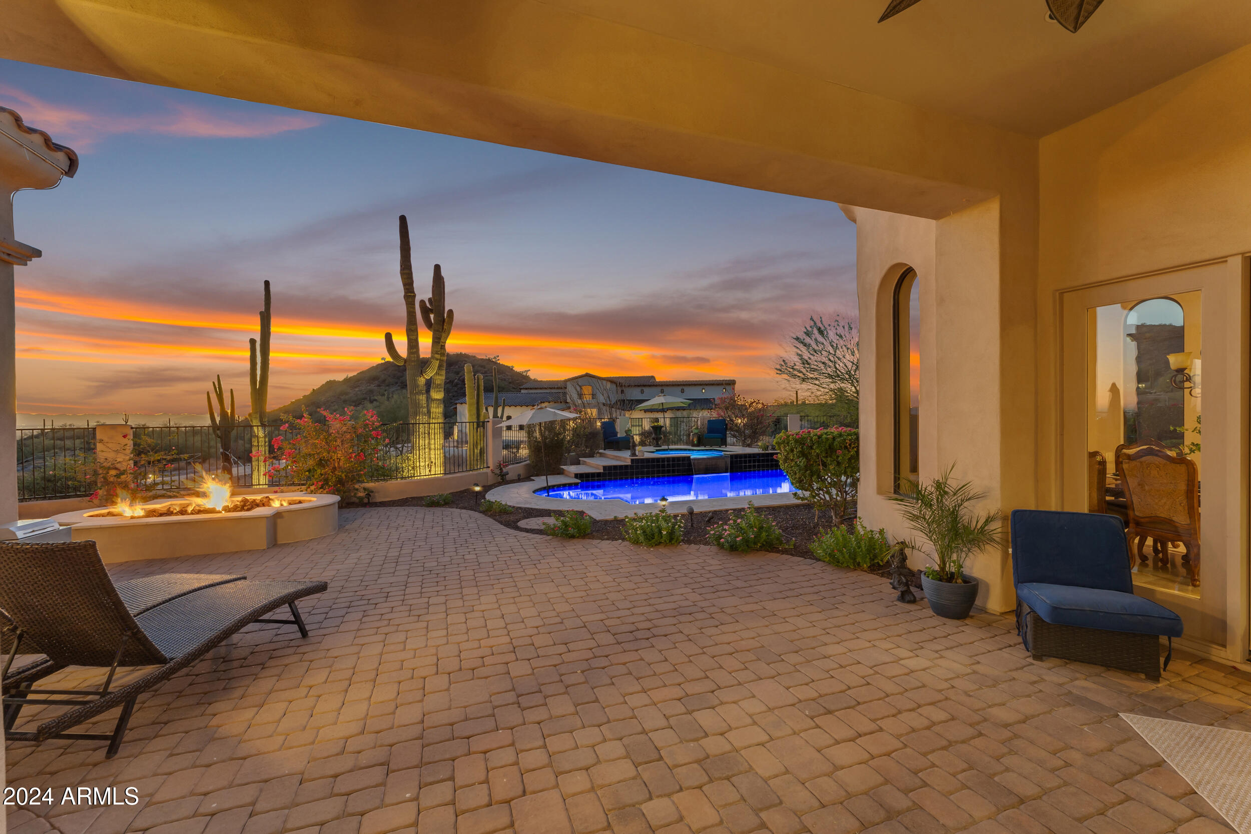 8724 E REGINA Circle