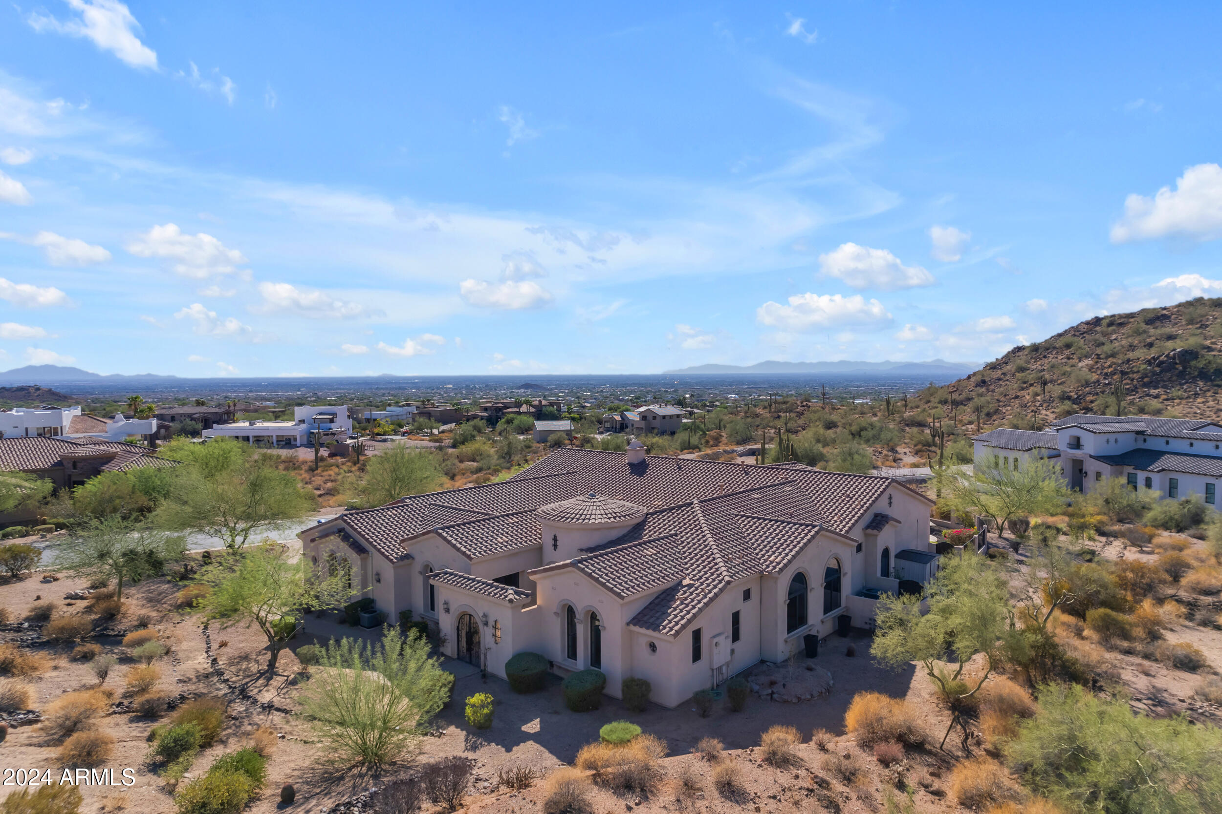 8724 E REGINA Circle