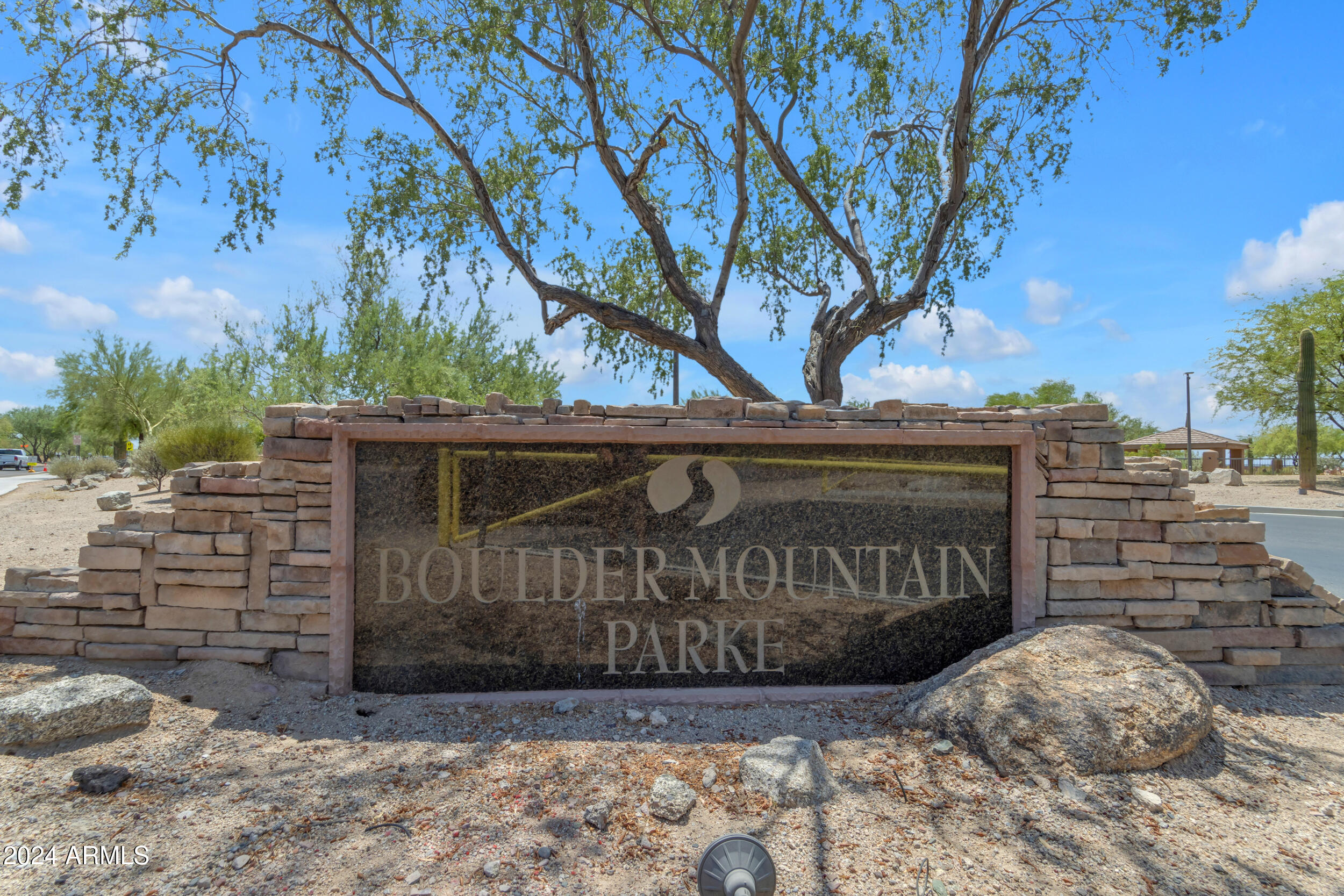 8724 E REGINA Circle