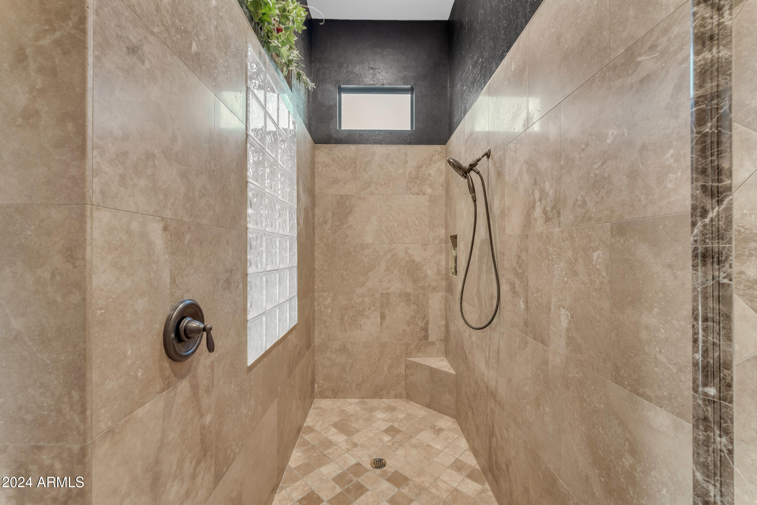 8724 E REGINA Circle