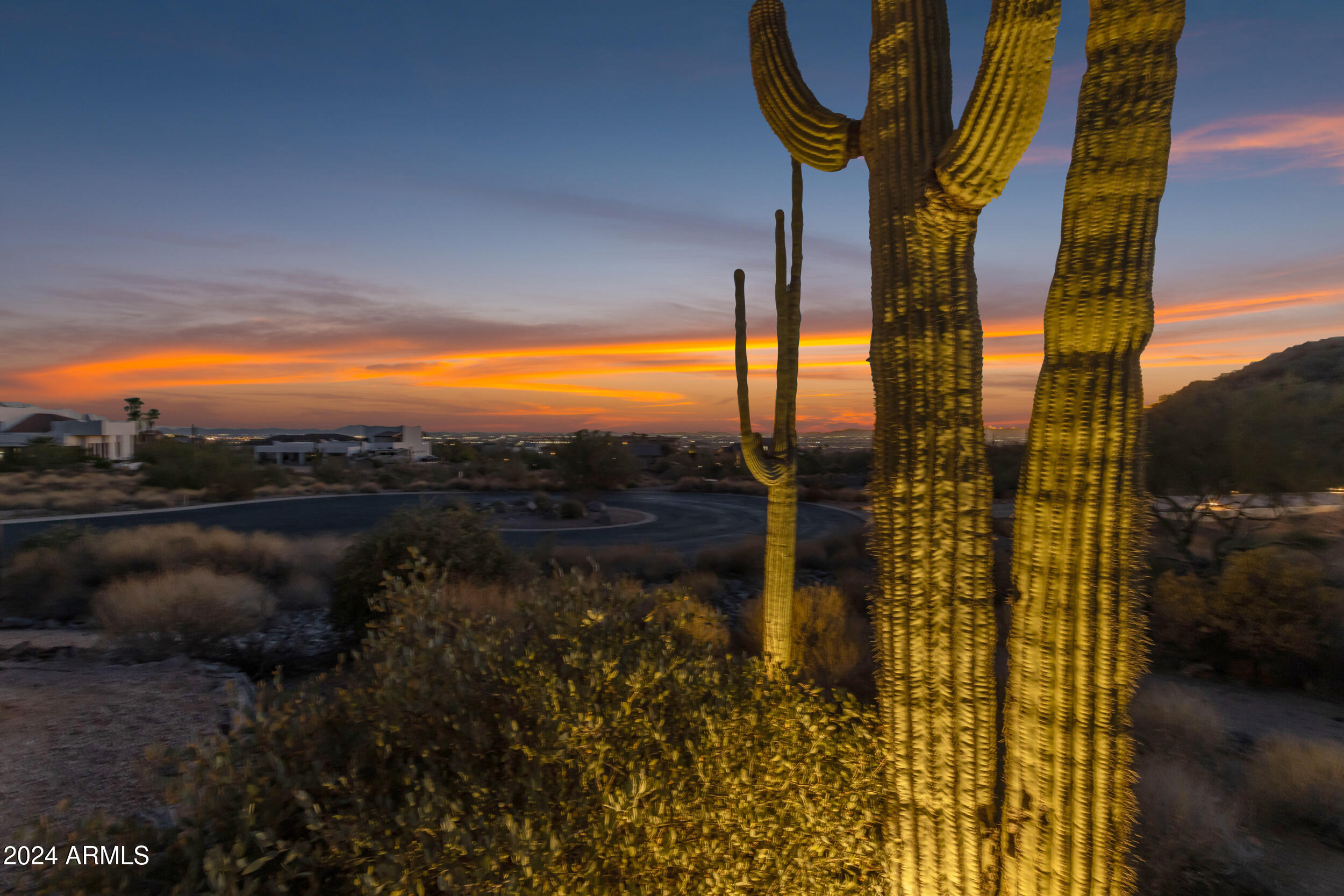 8724 E REGINA Circle