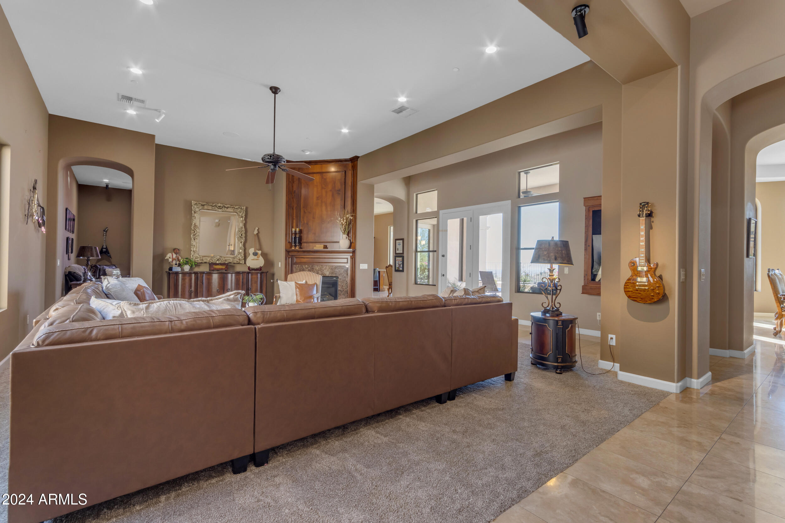 8724 E REGINA Circle