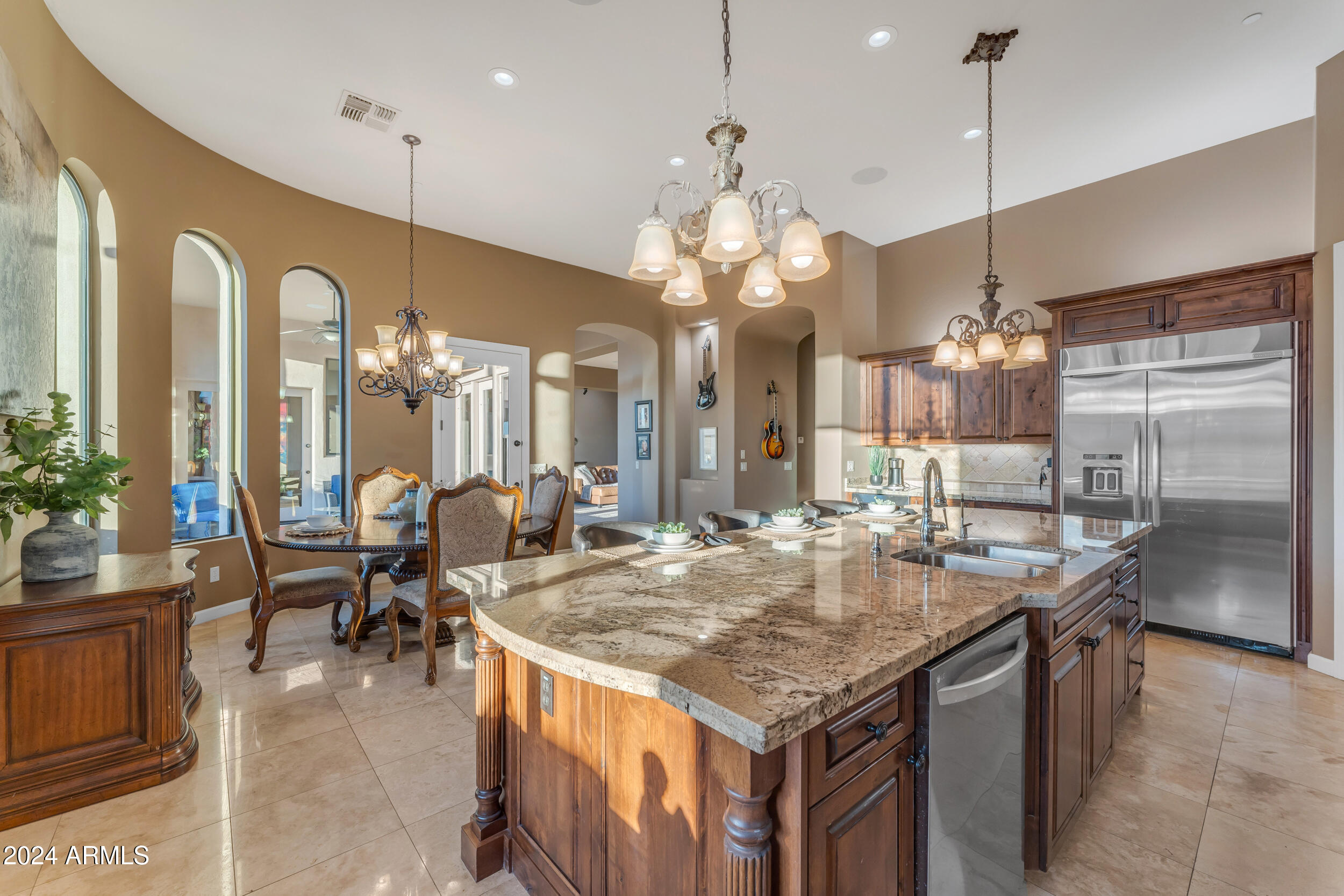 8724 E REGINA Circle