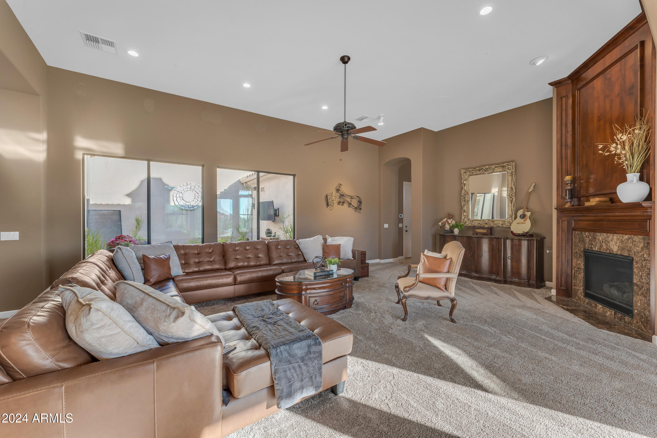 8724 E REGINA Circle