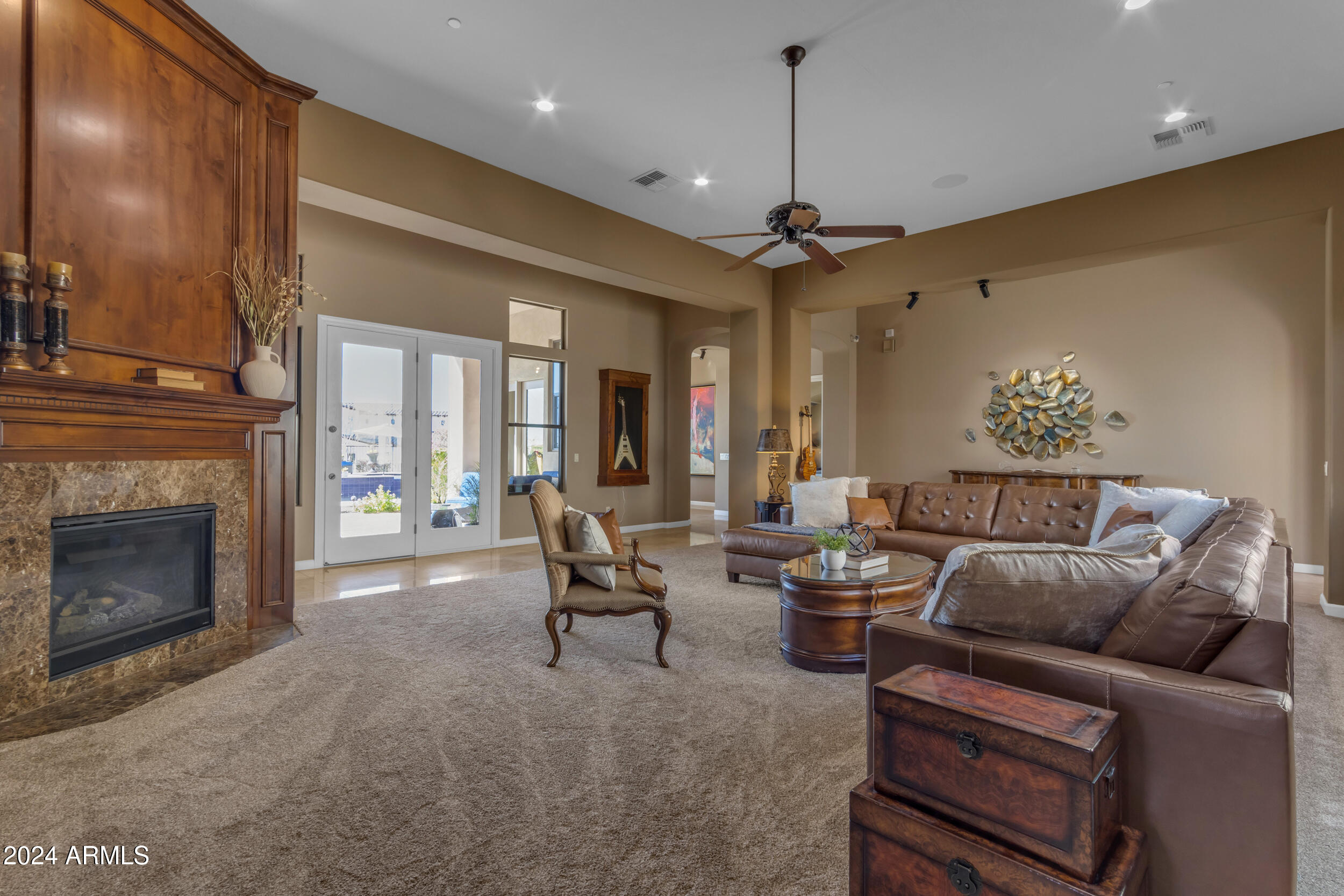 8724 E REGINA Circle