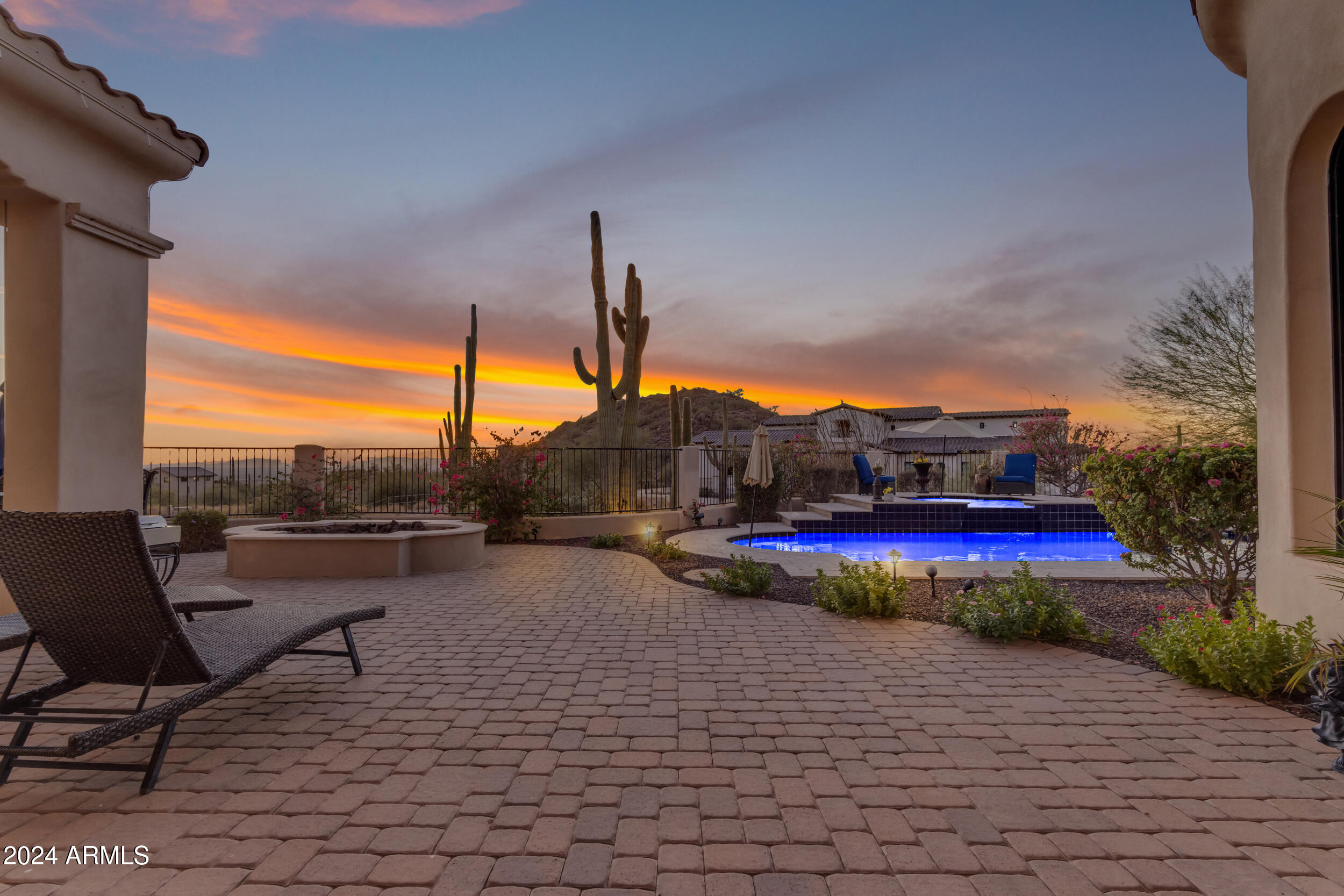 8724 E REGINA Circle