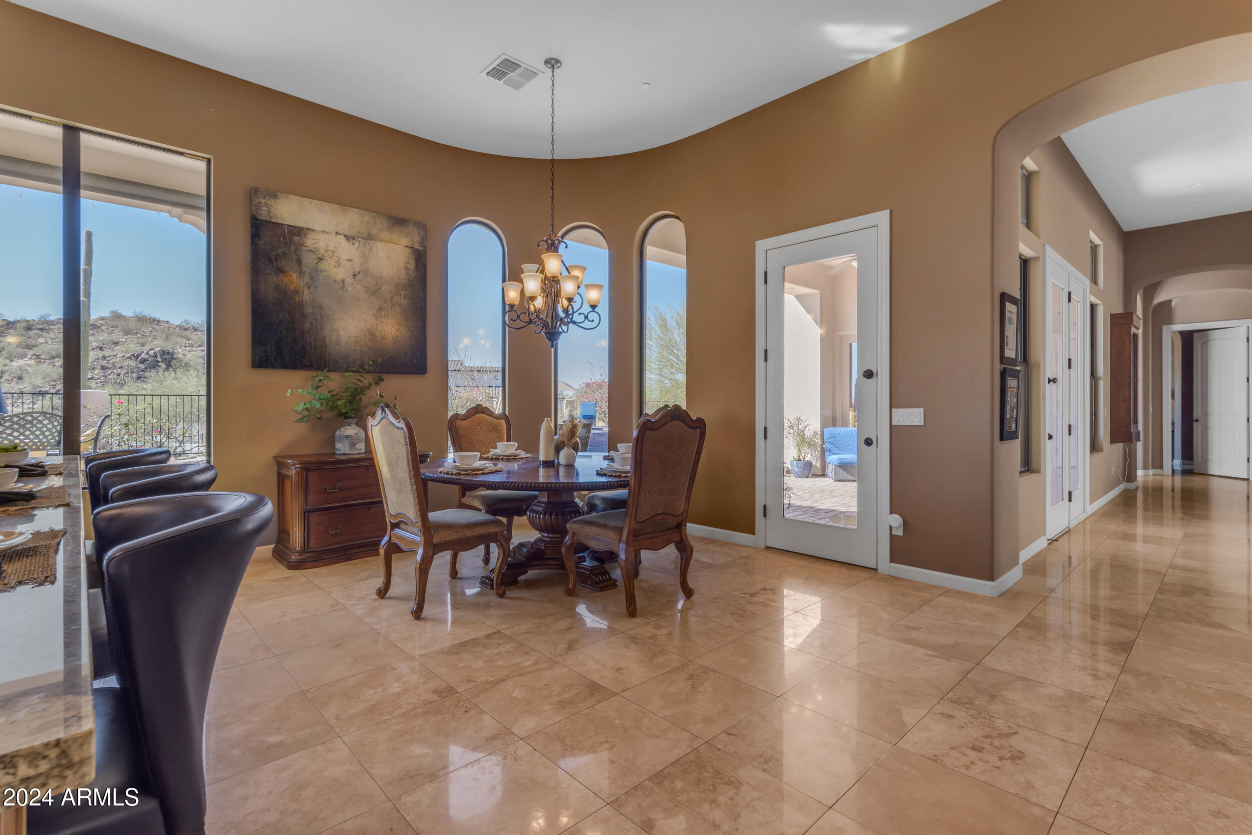 8724 E REGINA Circle