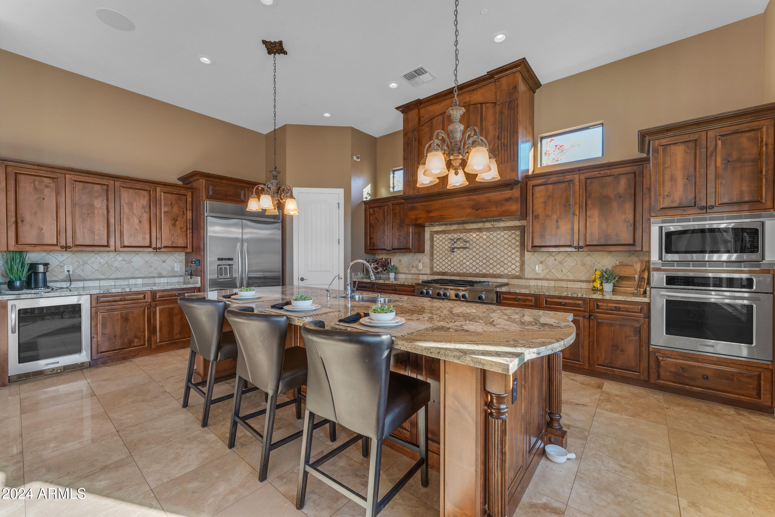 8724 E REGINA Circle