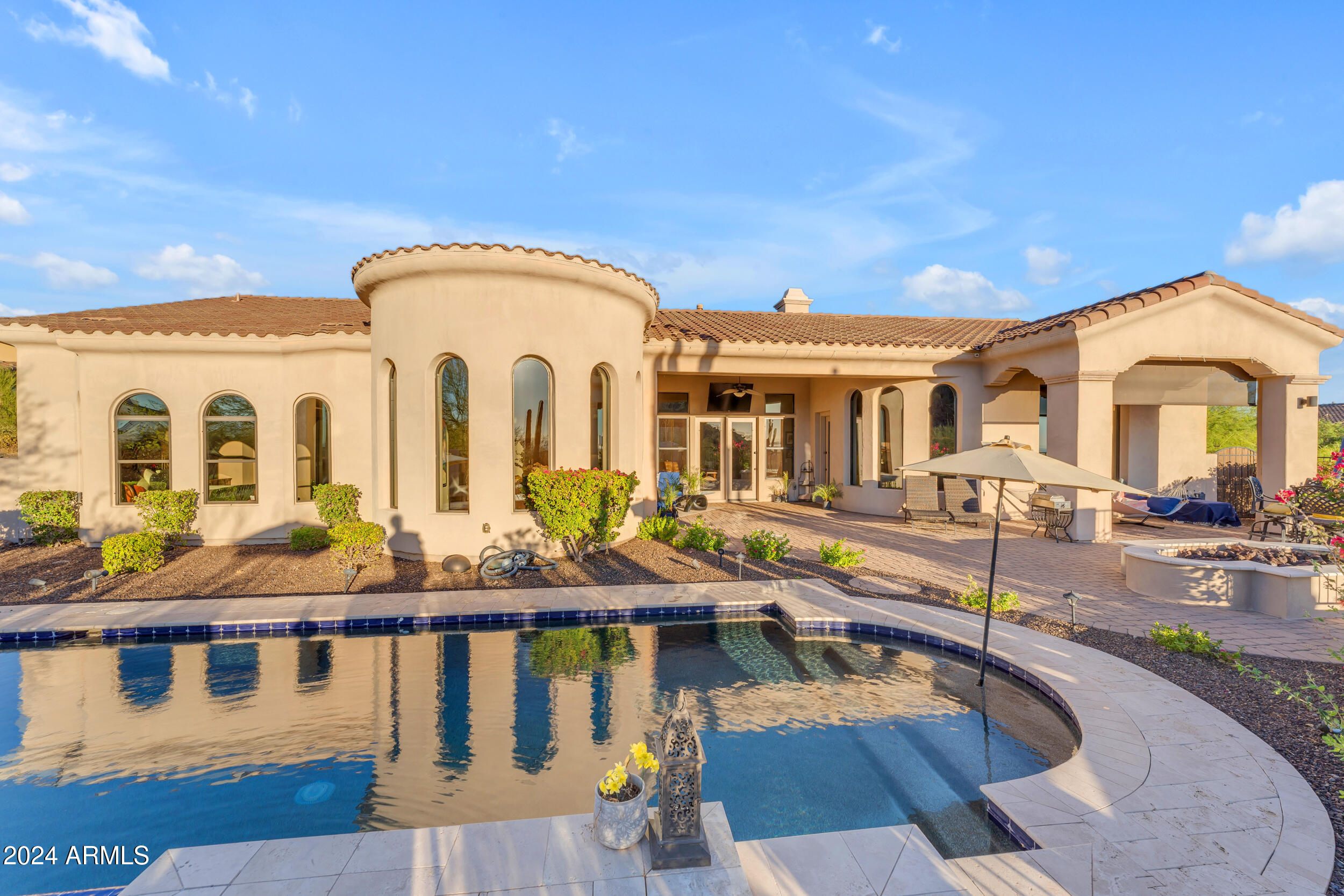 8724 E REGINA Circle