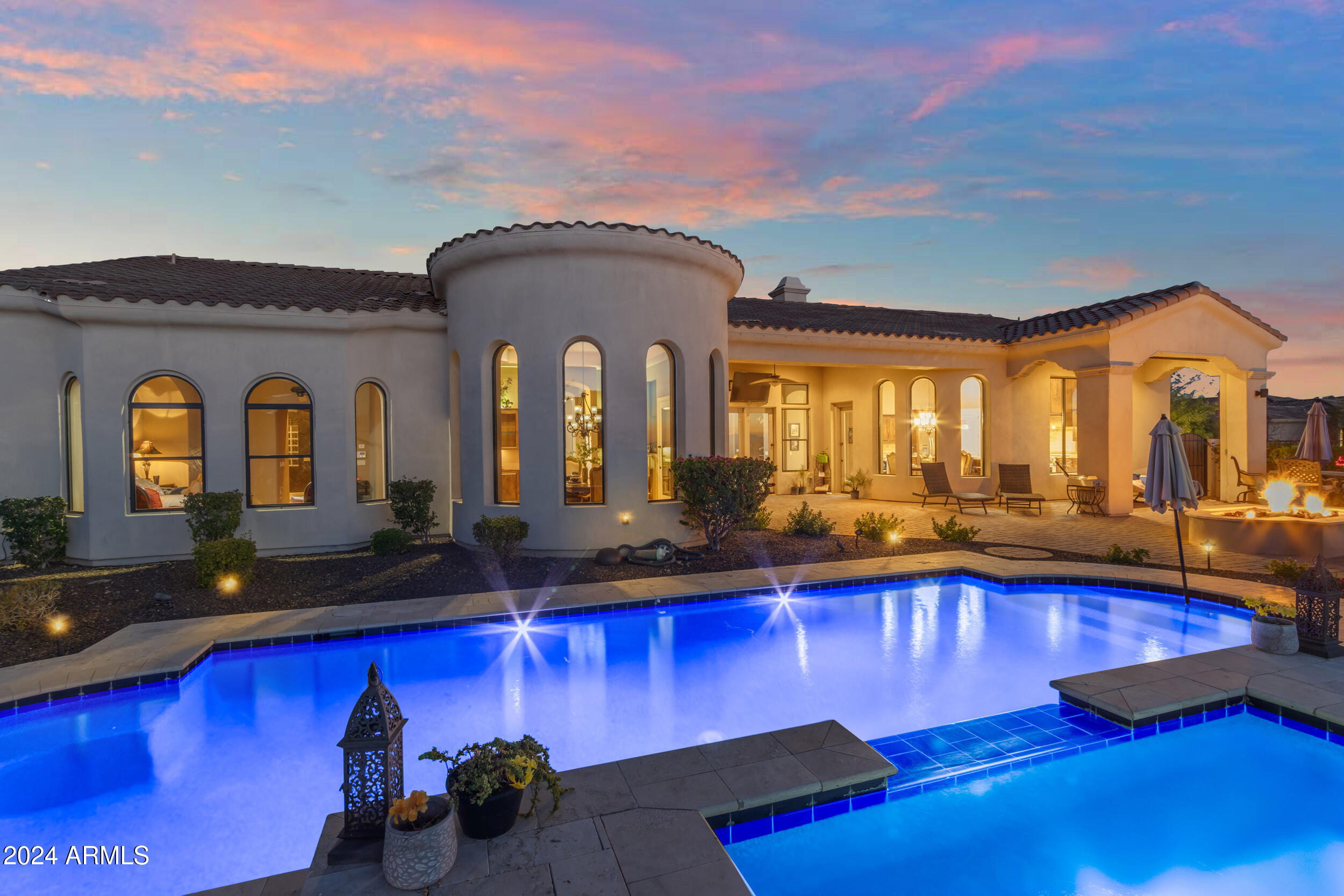 8724 E REGINA Circle