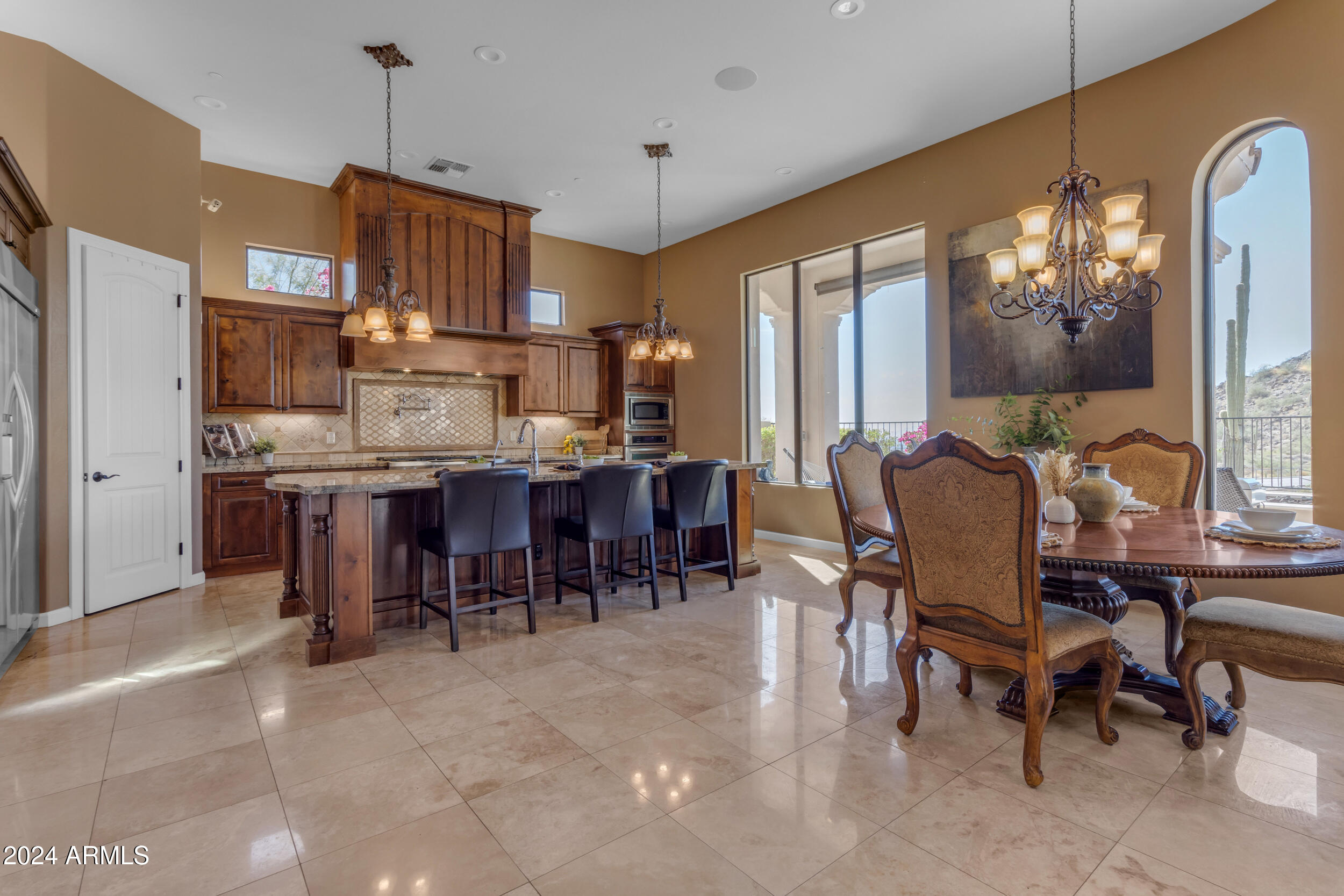 8724 E REGINA Circle