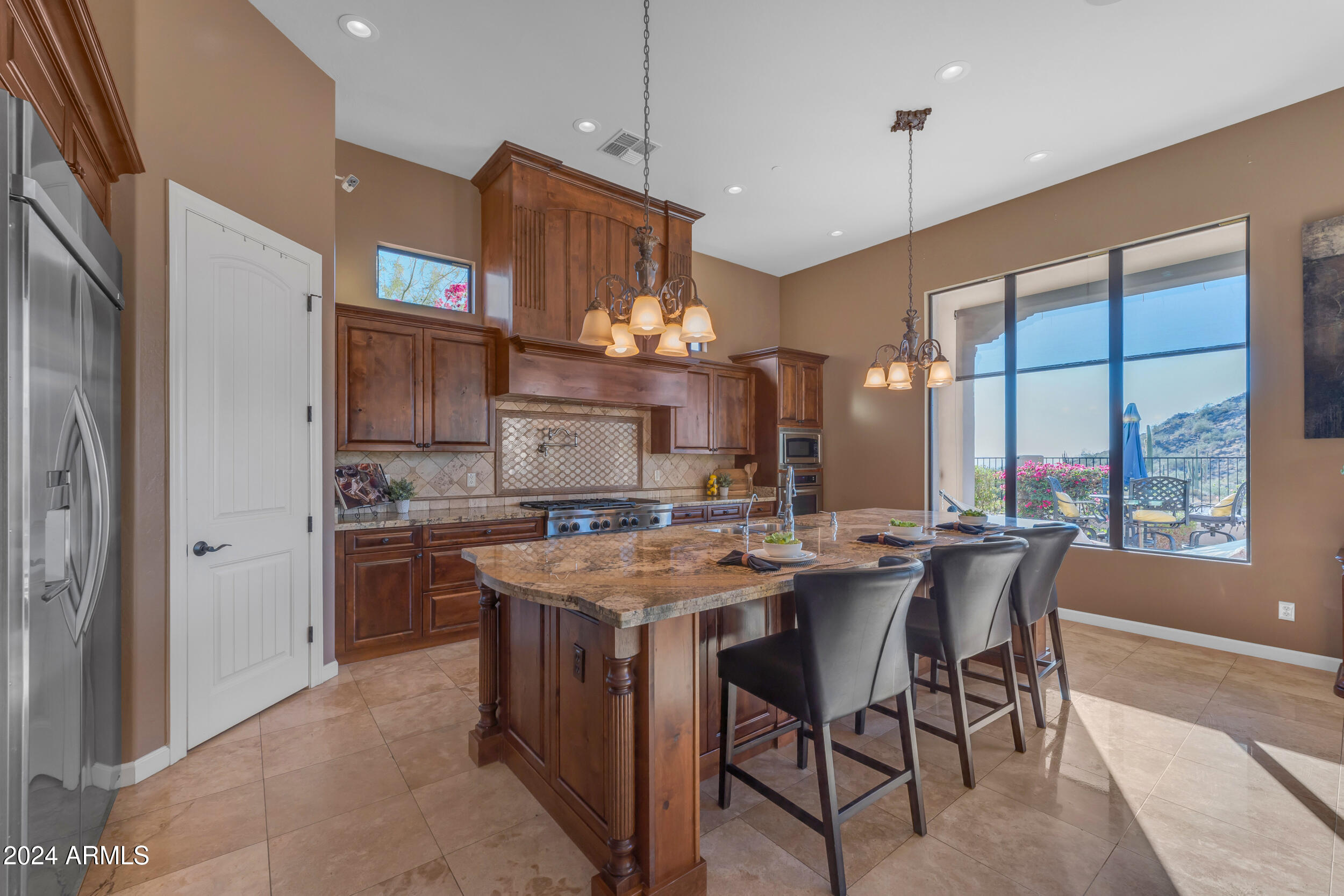 8724 E REGINA Circle