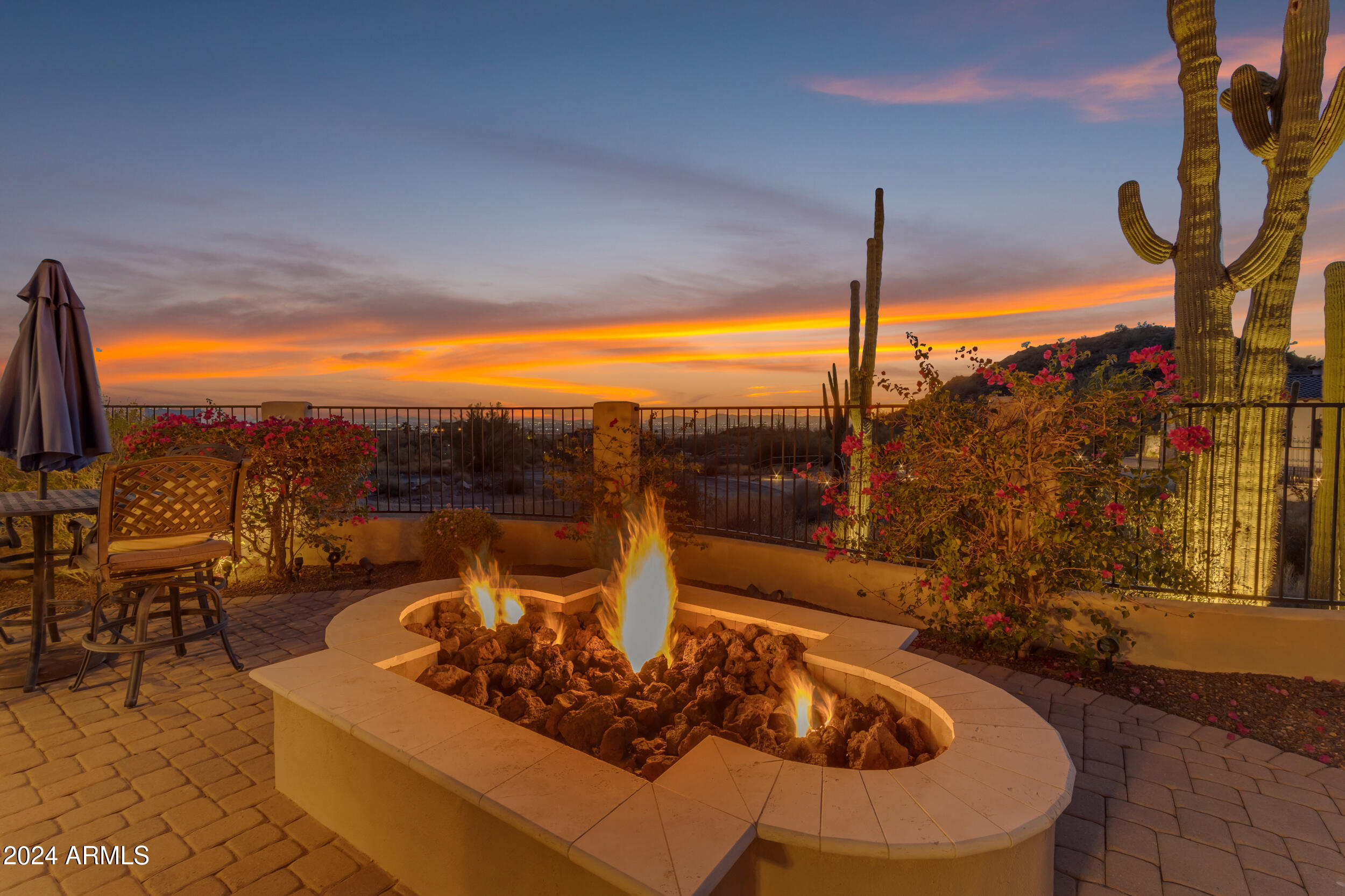 8724 E REGINA Circle