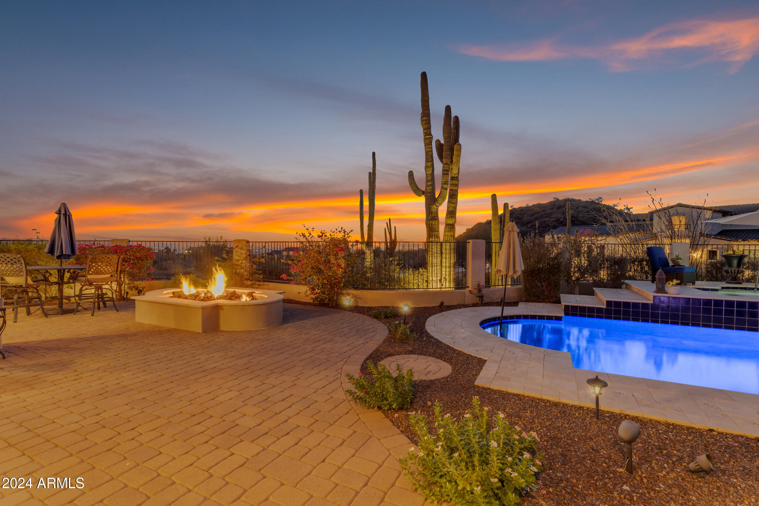 8724 E REGINA Circle