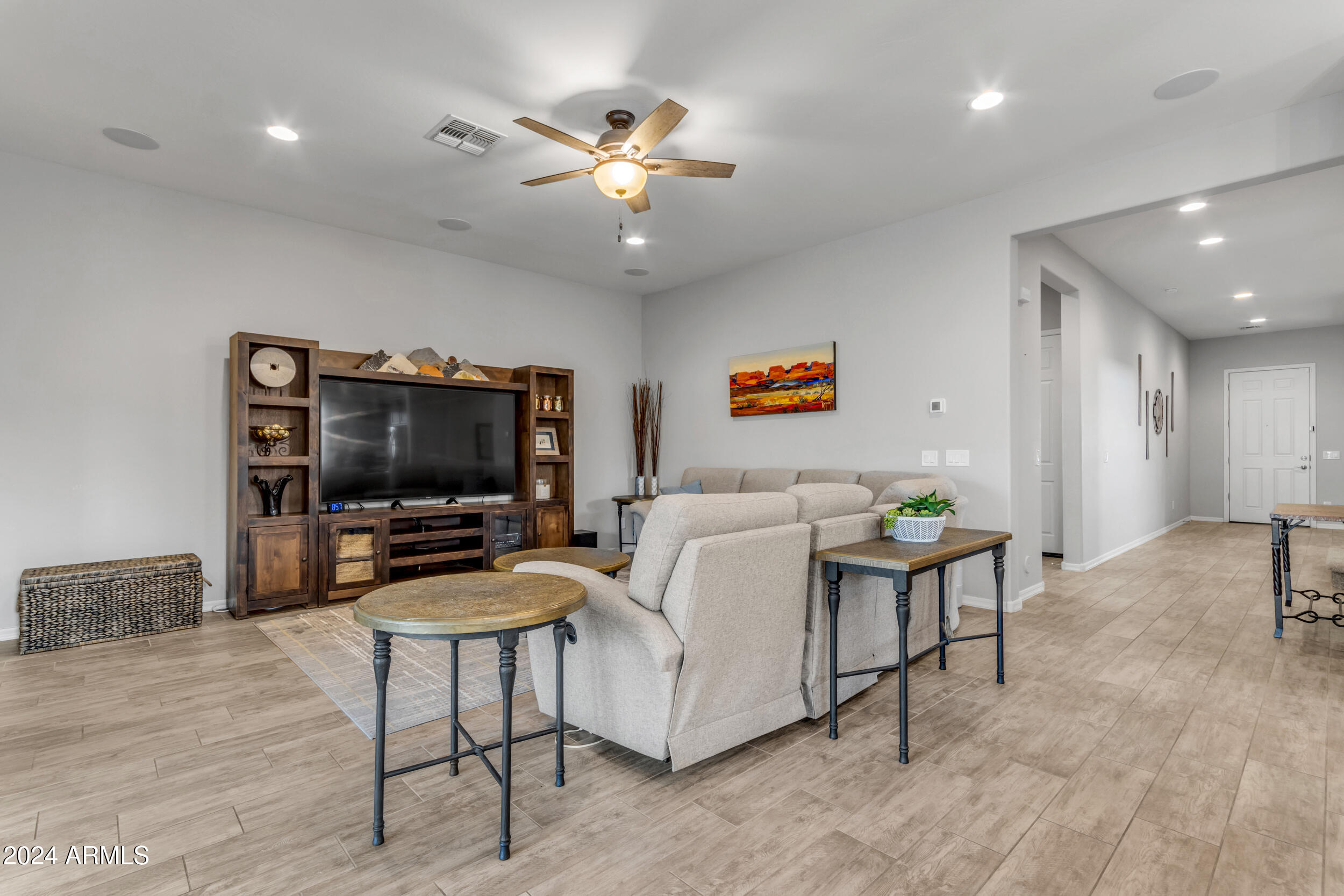 931 E HOLLAND PARK Drive
