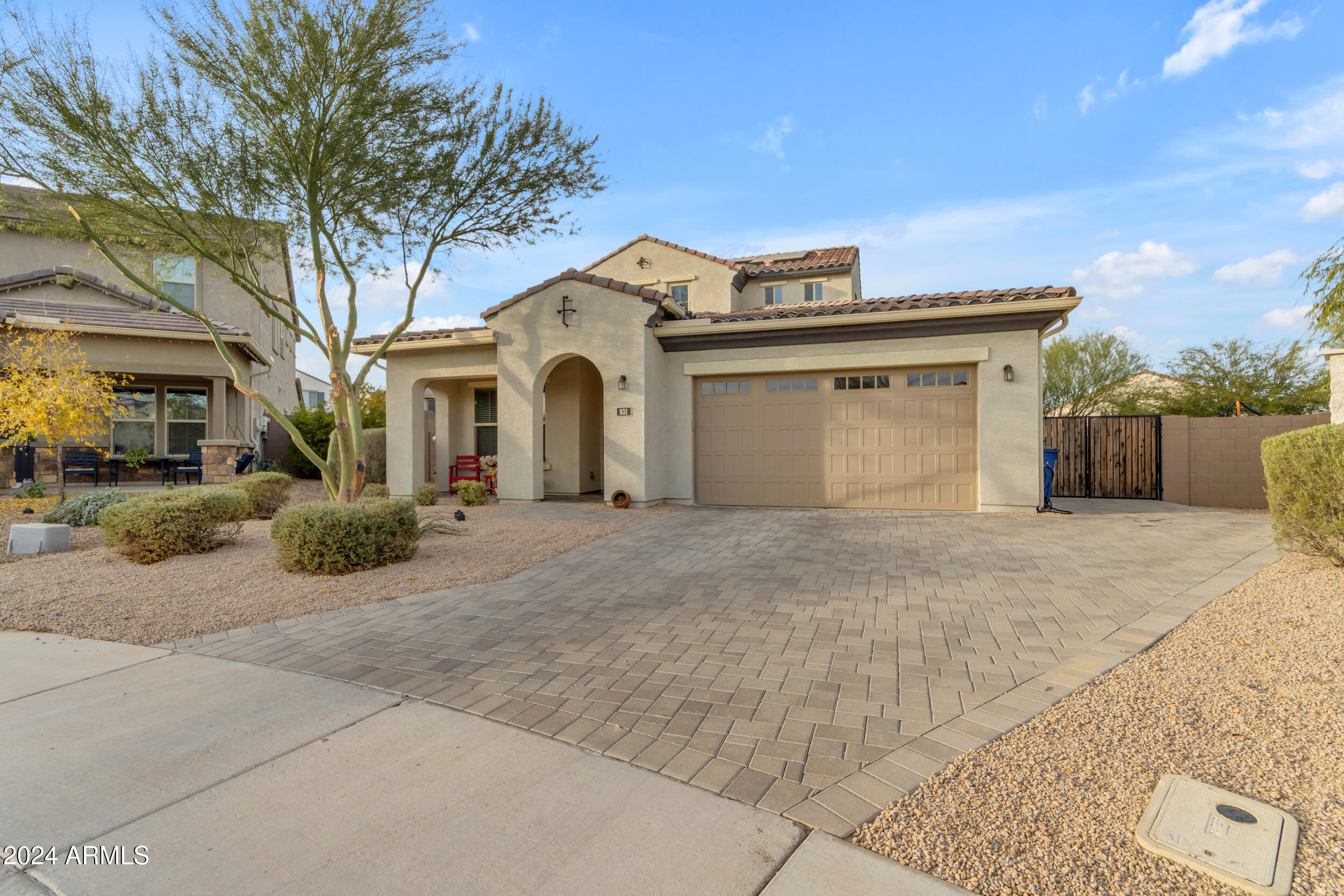931 E HOLLAND PARK Drive