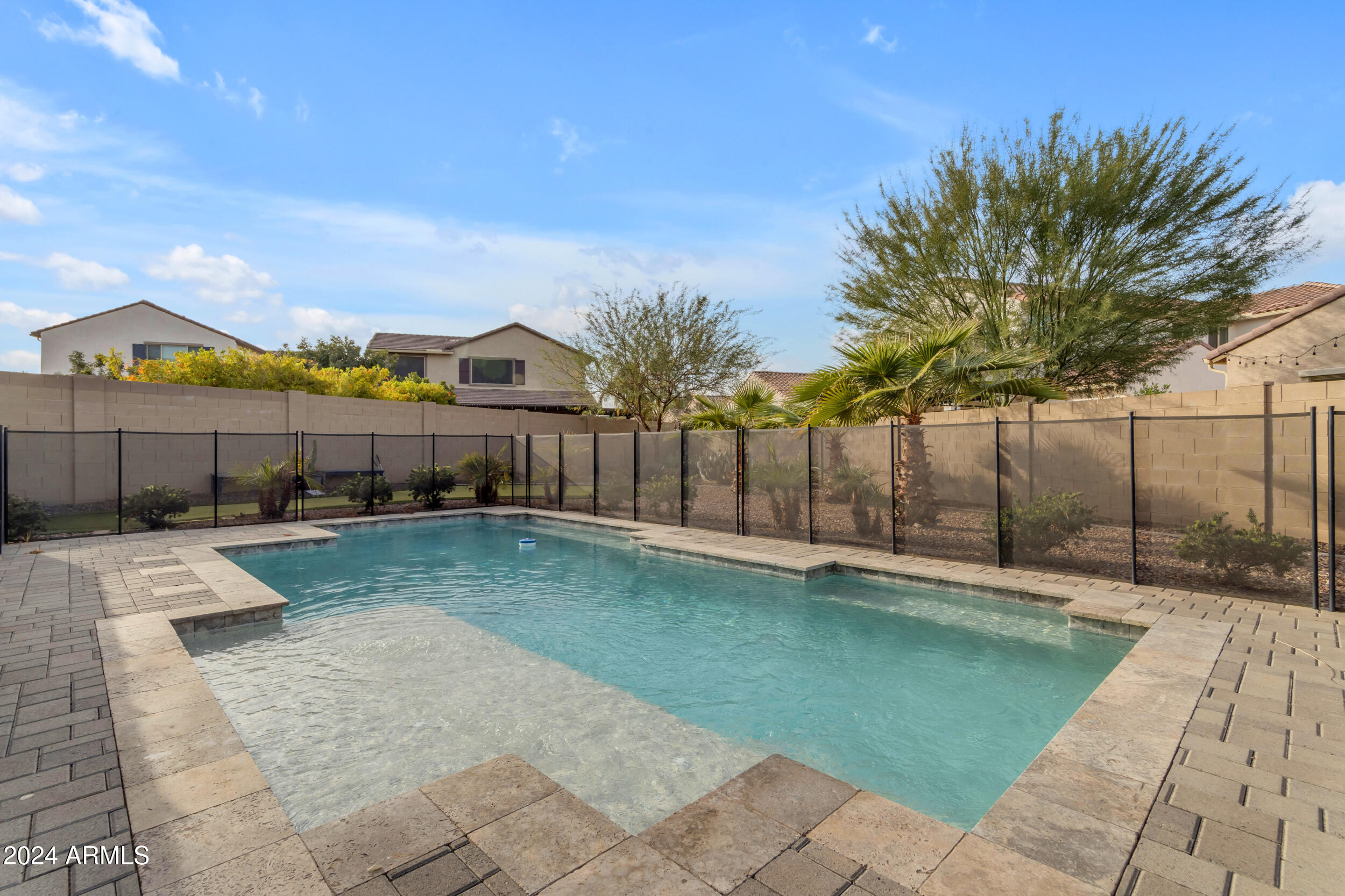 931 E HOLLAND PARK Drive