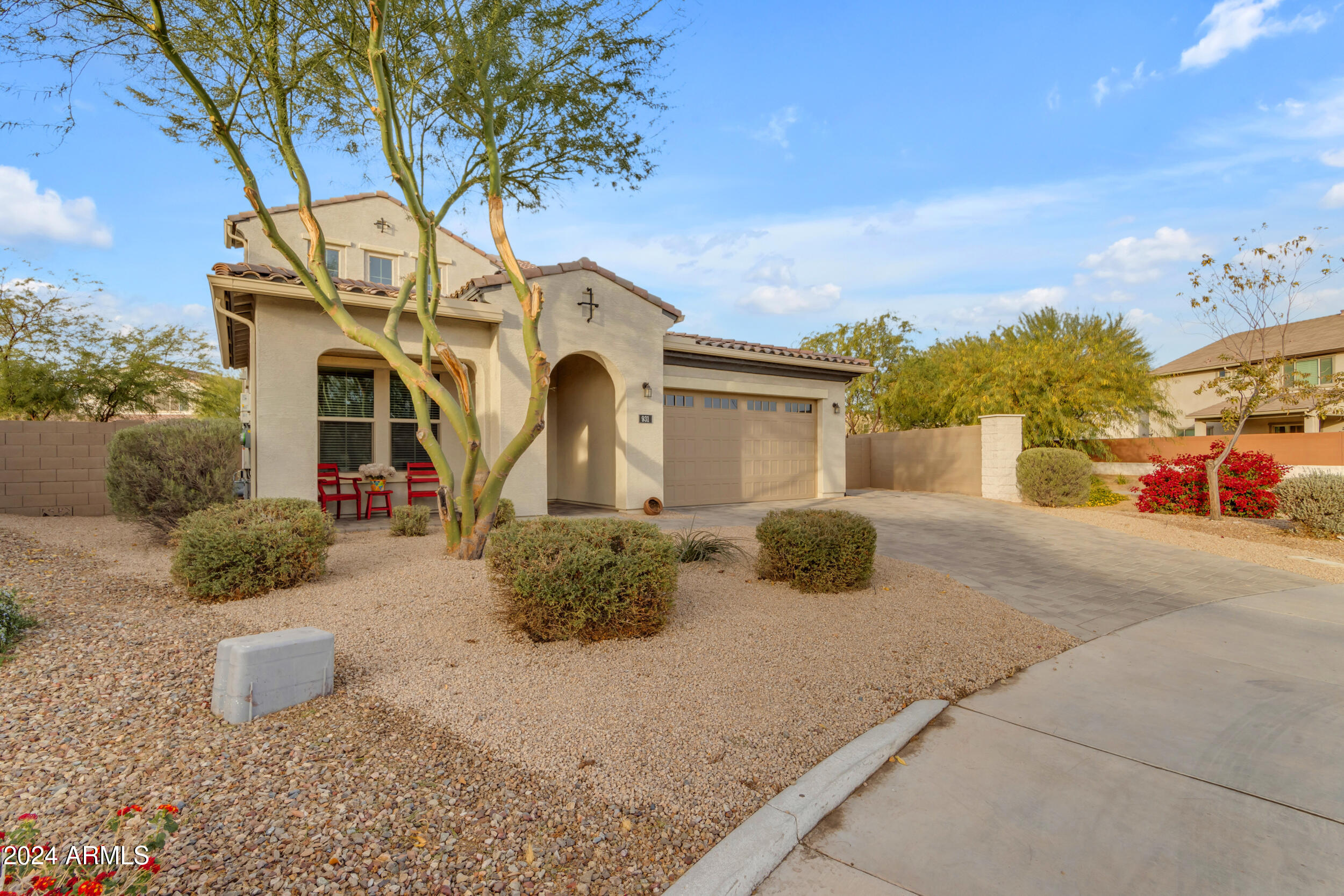 931 E HOLLAND PARK Drive
