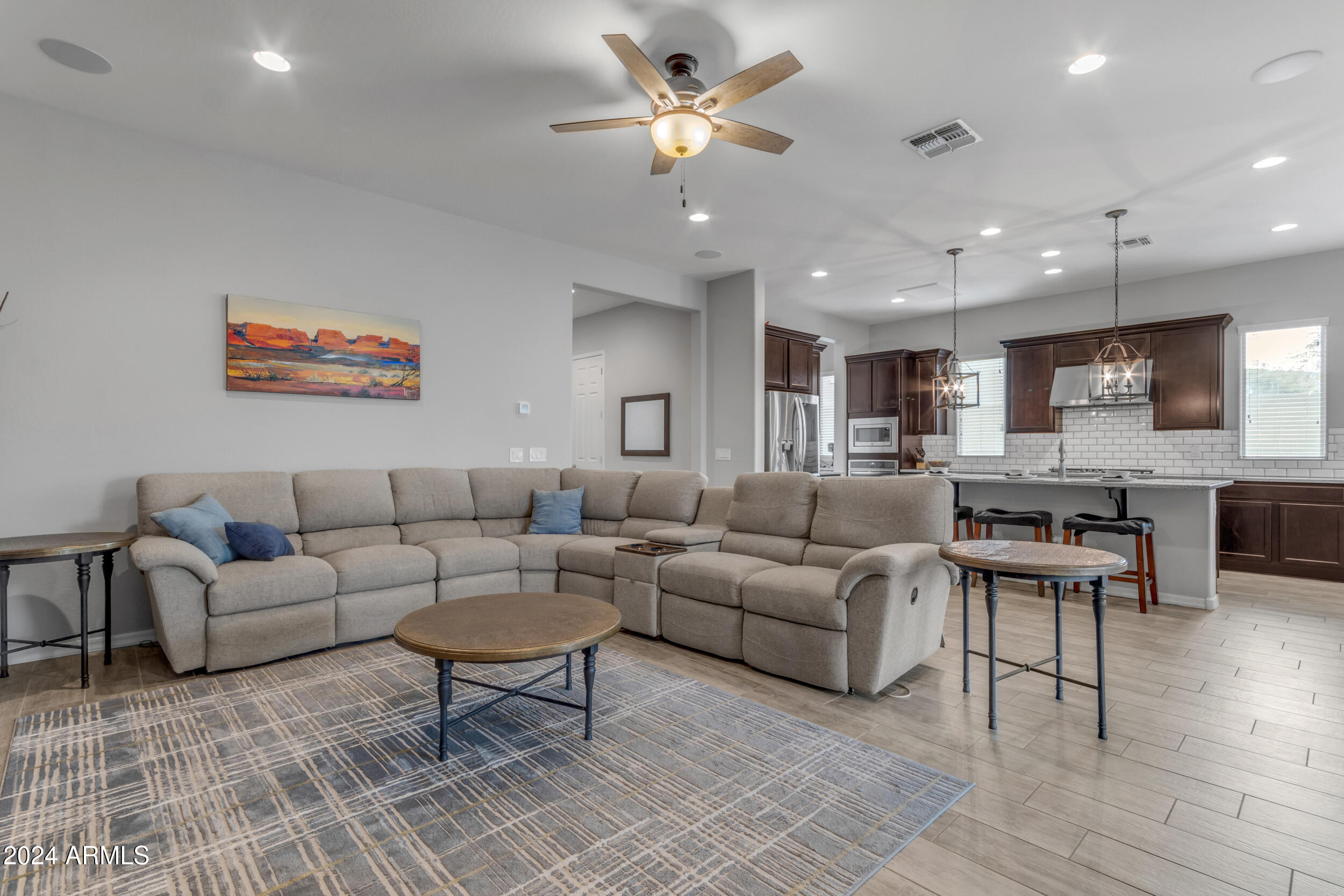 931 E HOLLAND PARK Drive