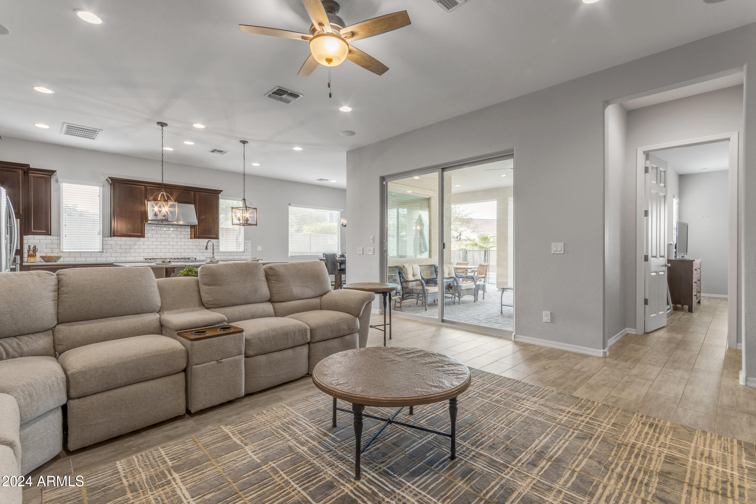 931 E HOLLAND PARK Drive