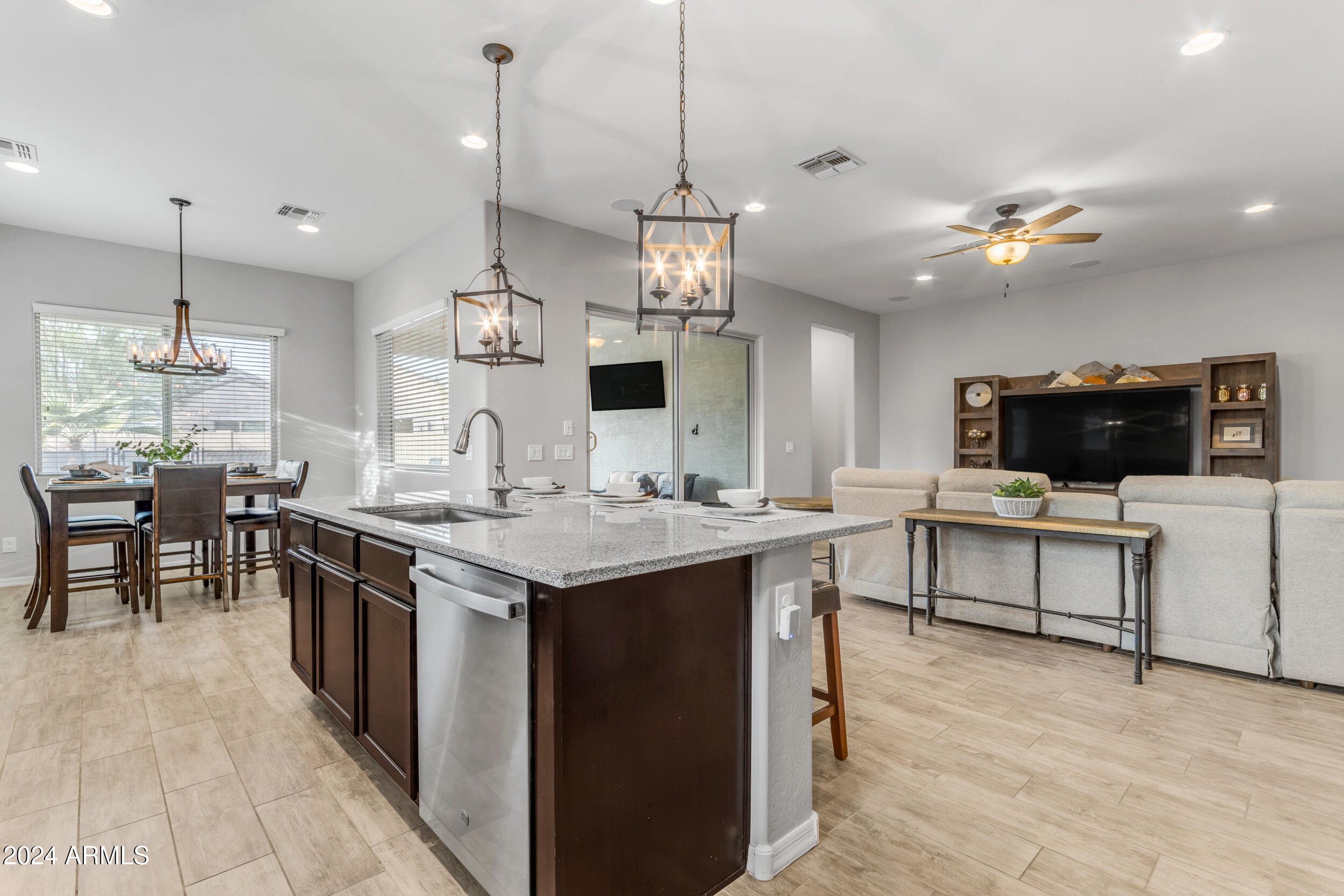 931 E HOLLAND PARK Drive