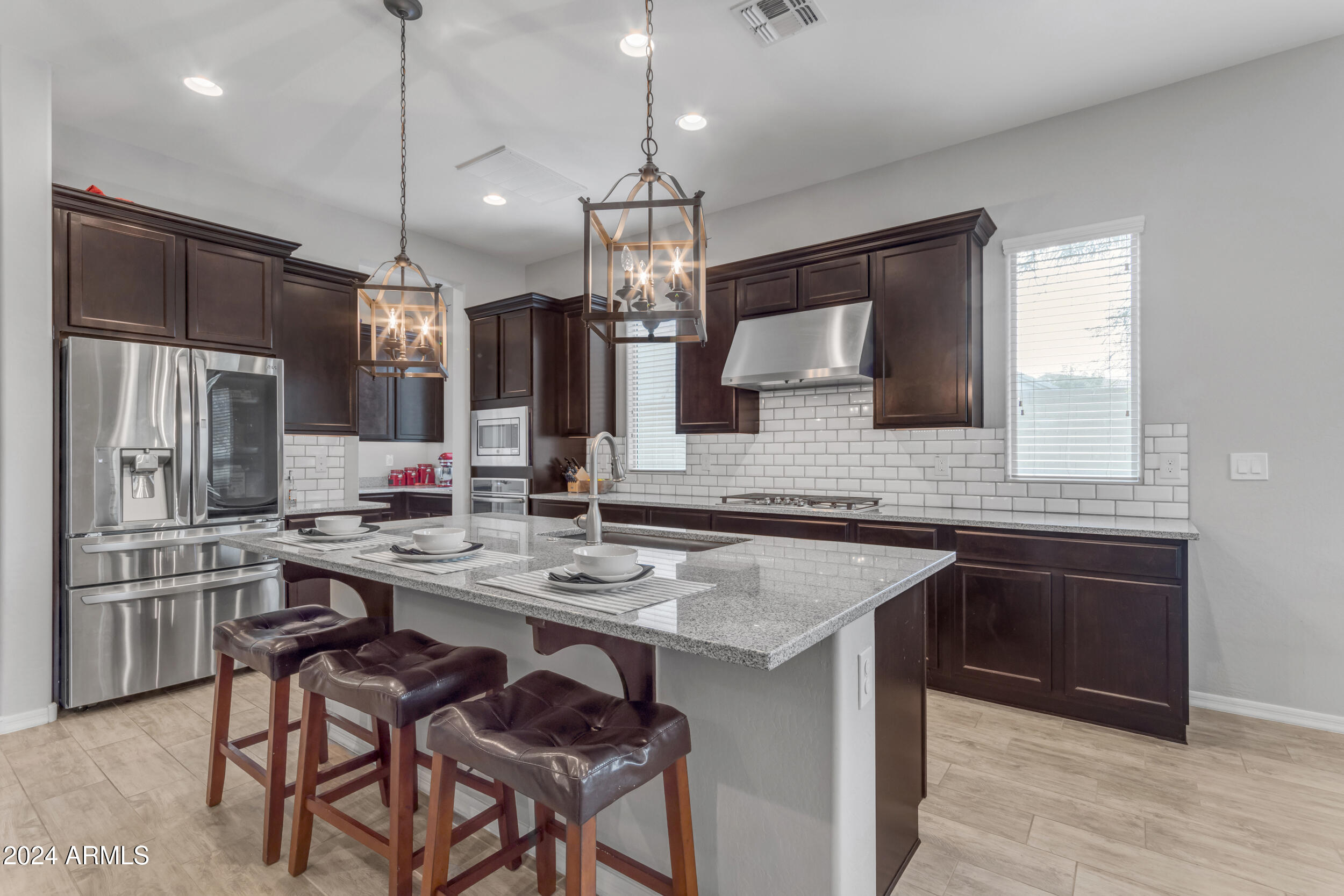 931 E HOLLAND PARK Drive