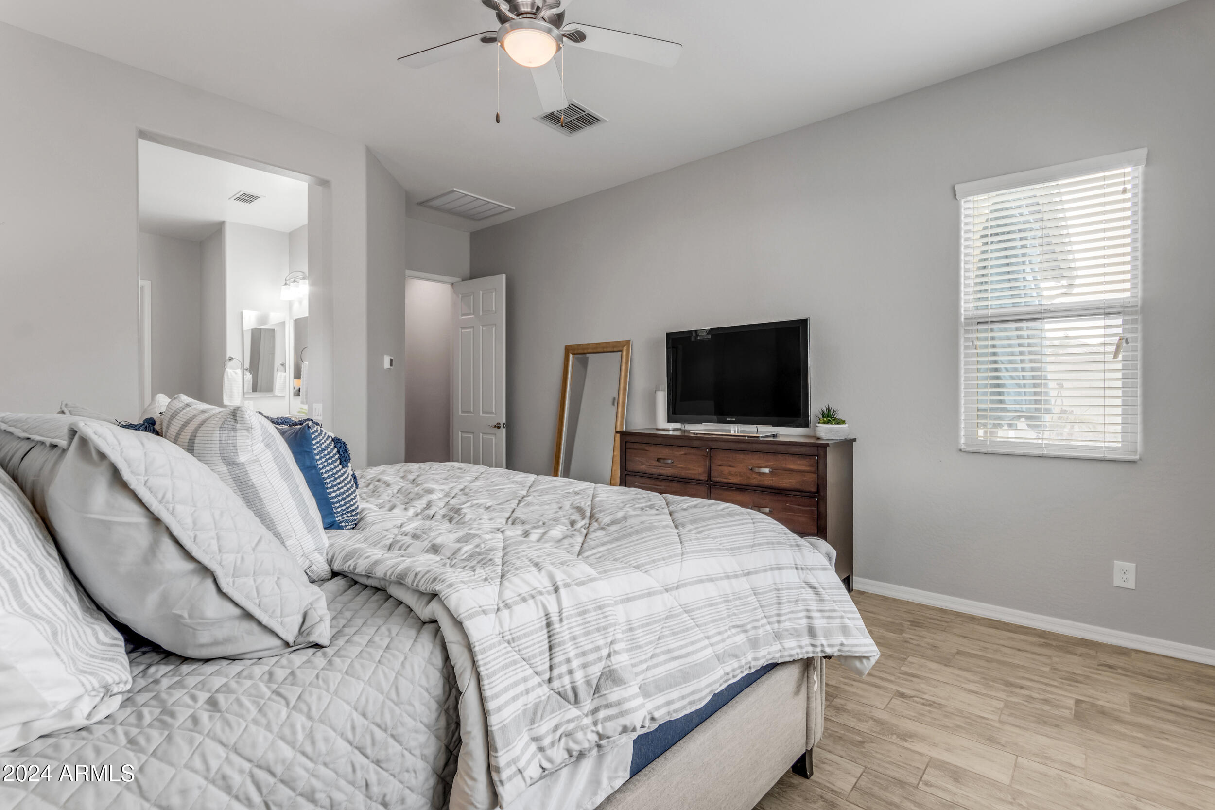 931 E HOLLAND PARK Drive