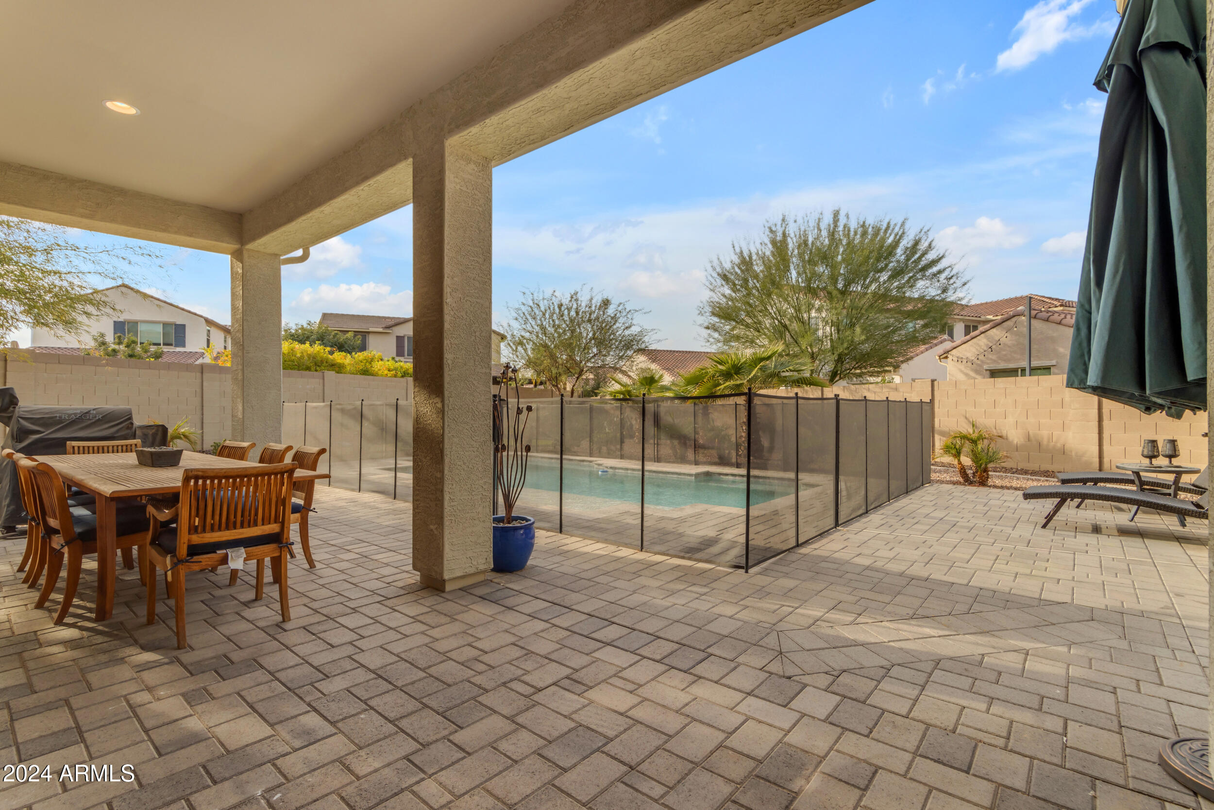 931 E HOLLAND PARK Drive