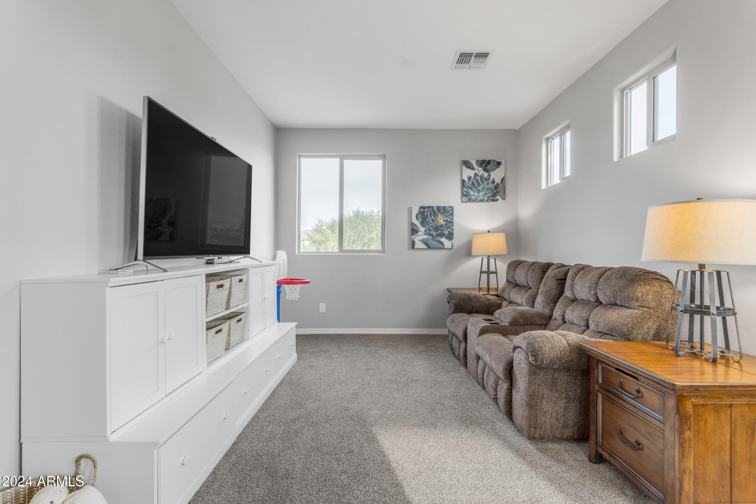 931 E HOLLAND PARK Drive