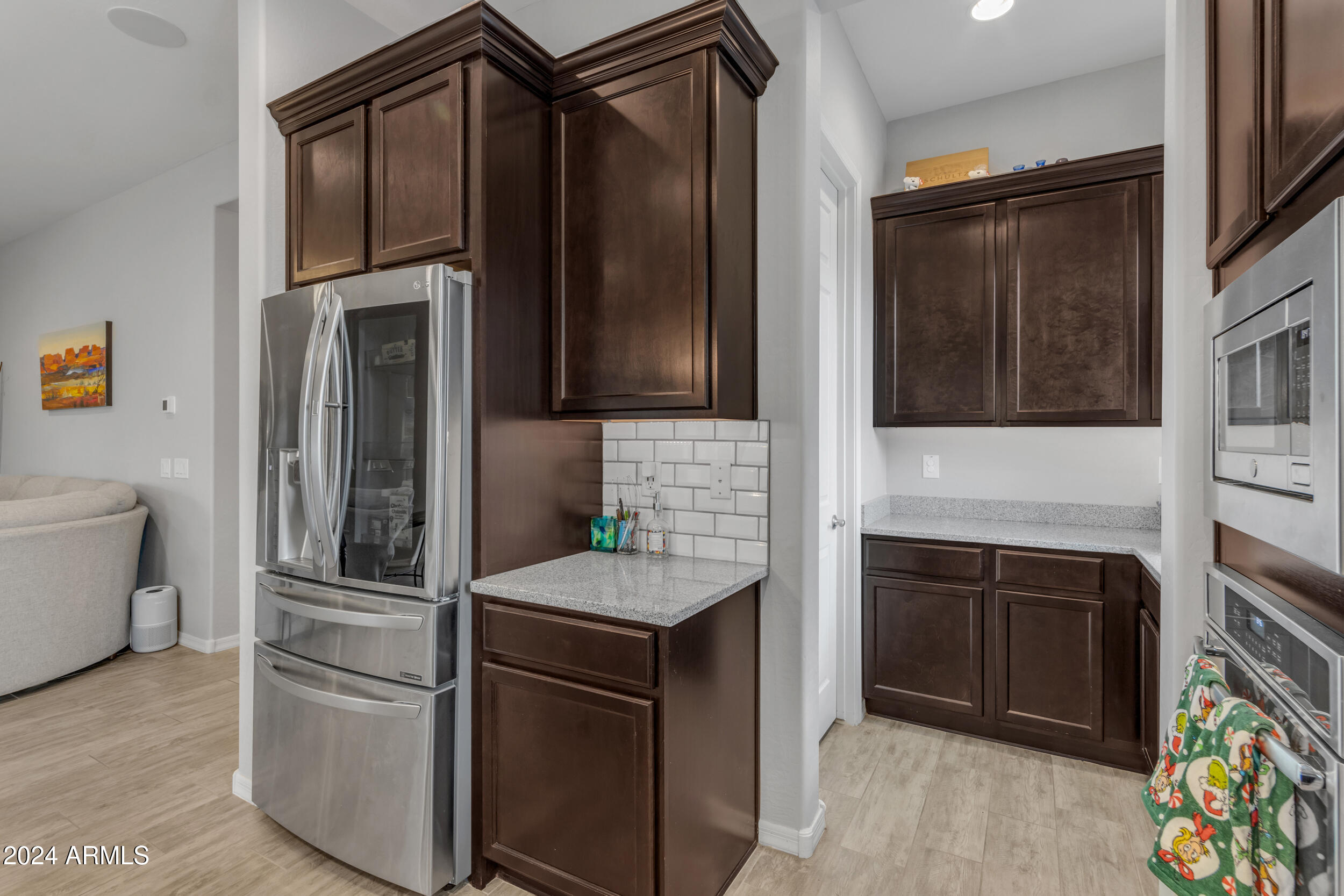 931 E HOLLAND PARK Drive
