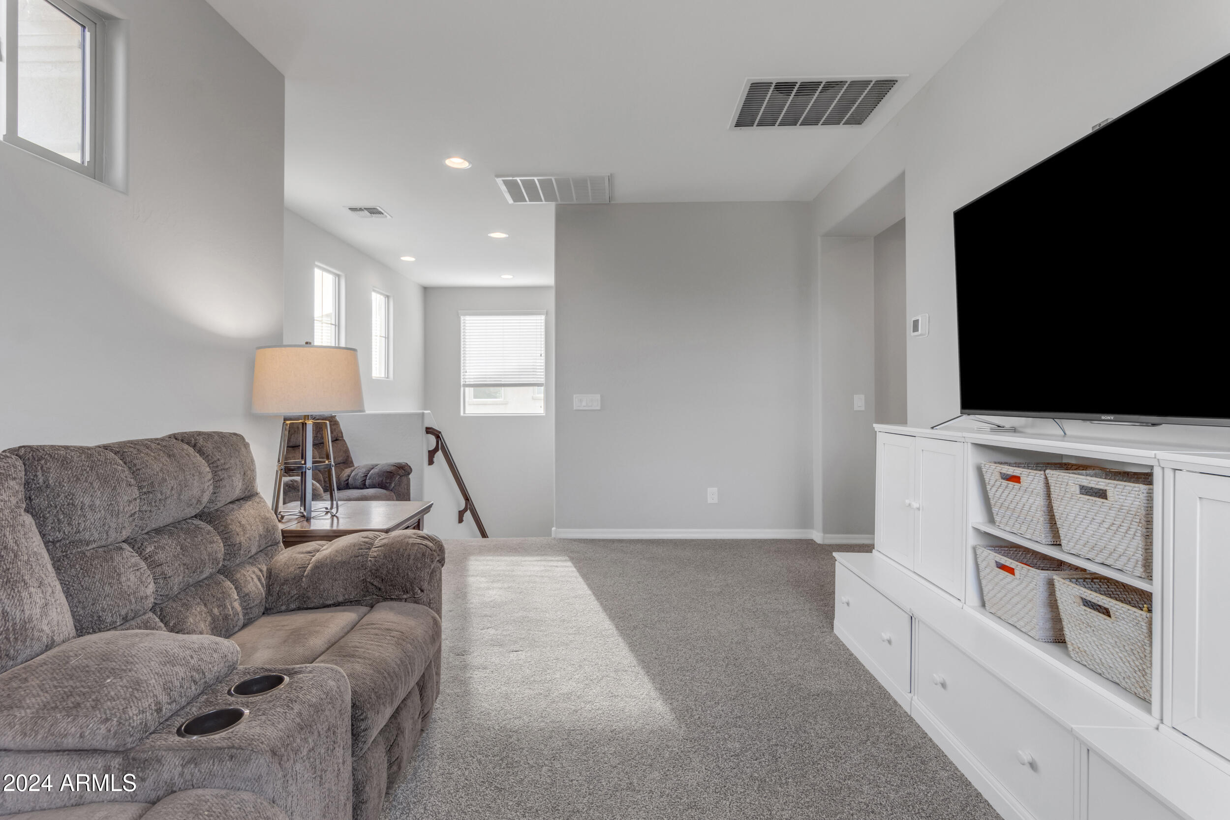 931 E HOLLAND PARK Drive