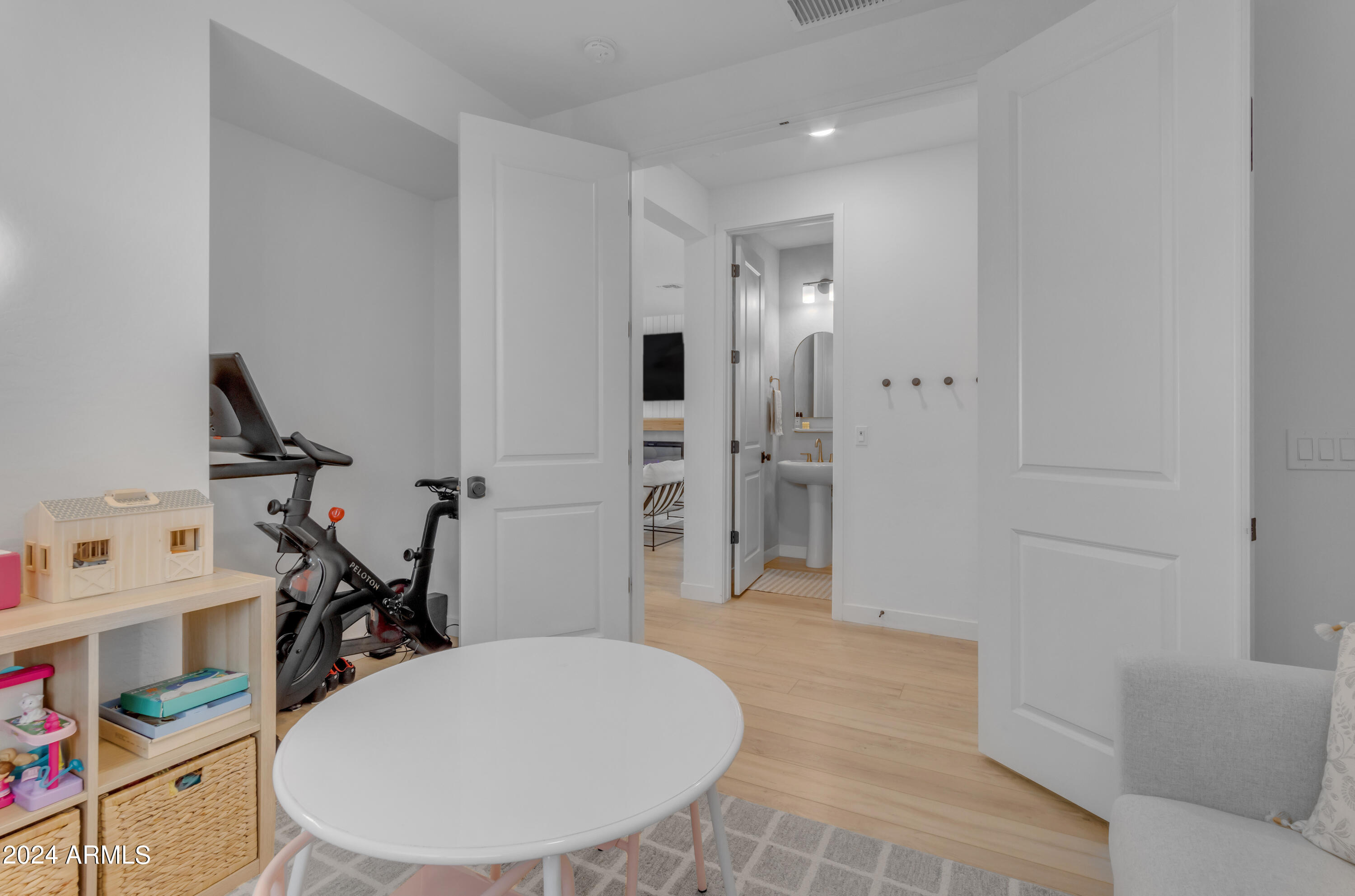 10050 E TIBURON Avenue