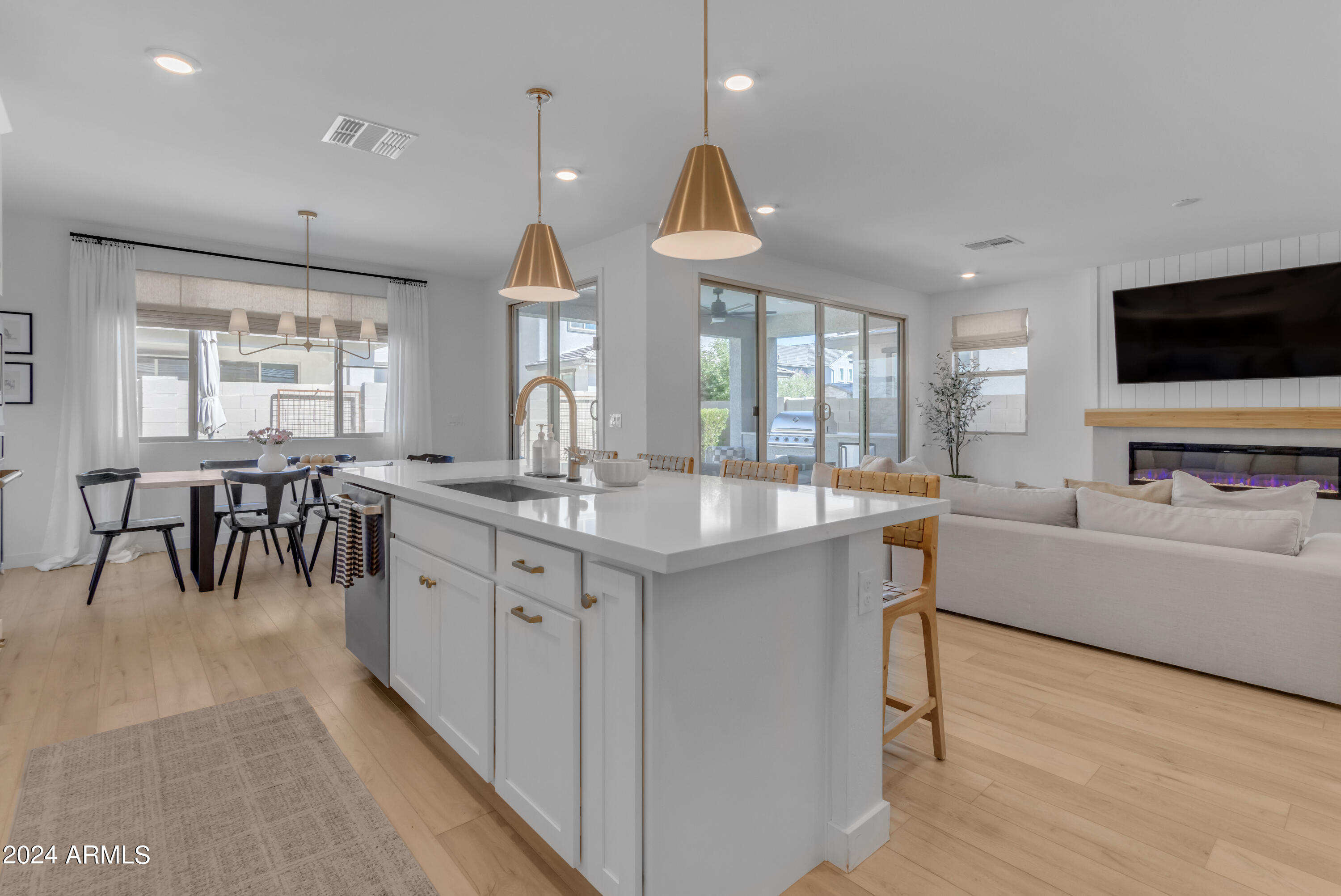 10050 E TIBURON Avenue