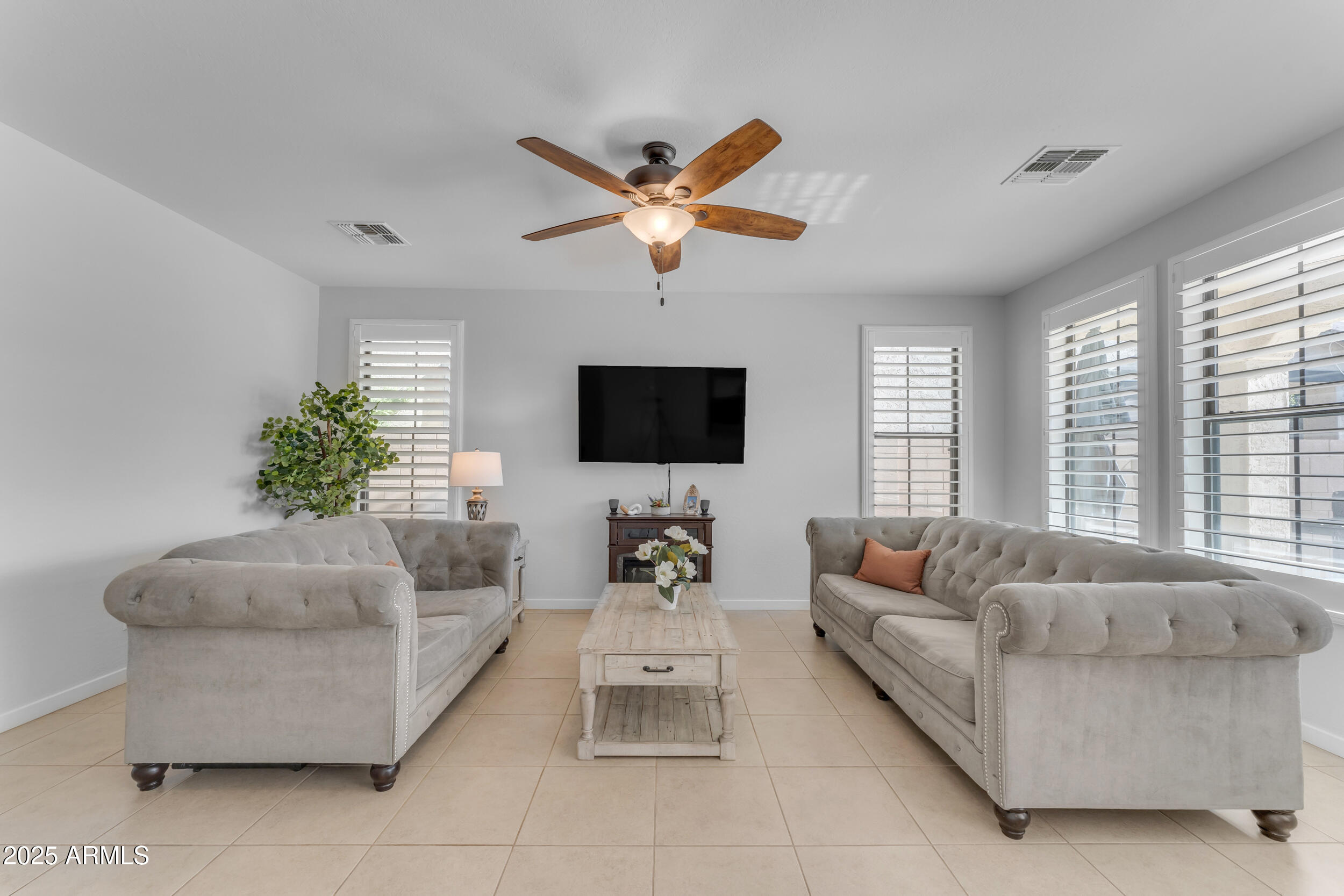 10307 E NOPAL Avenue