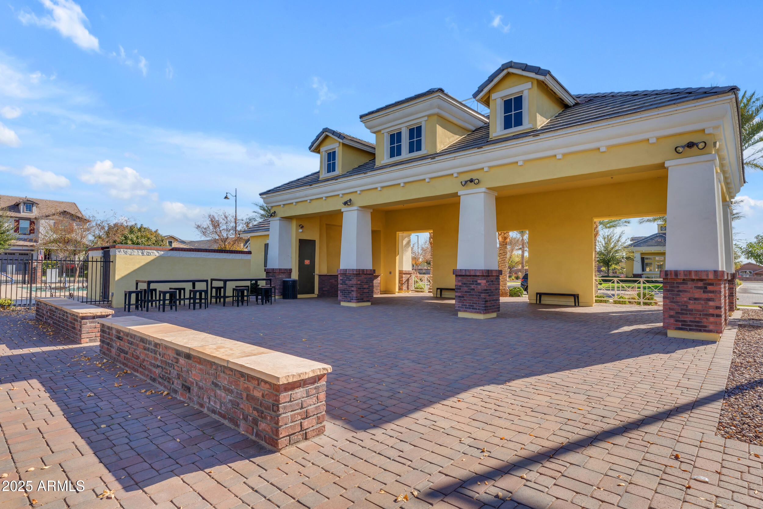 10307 E NOPAL Avenue