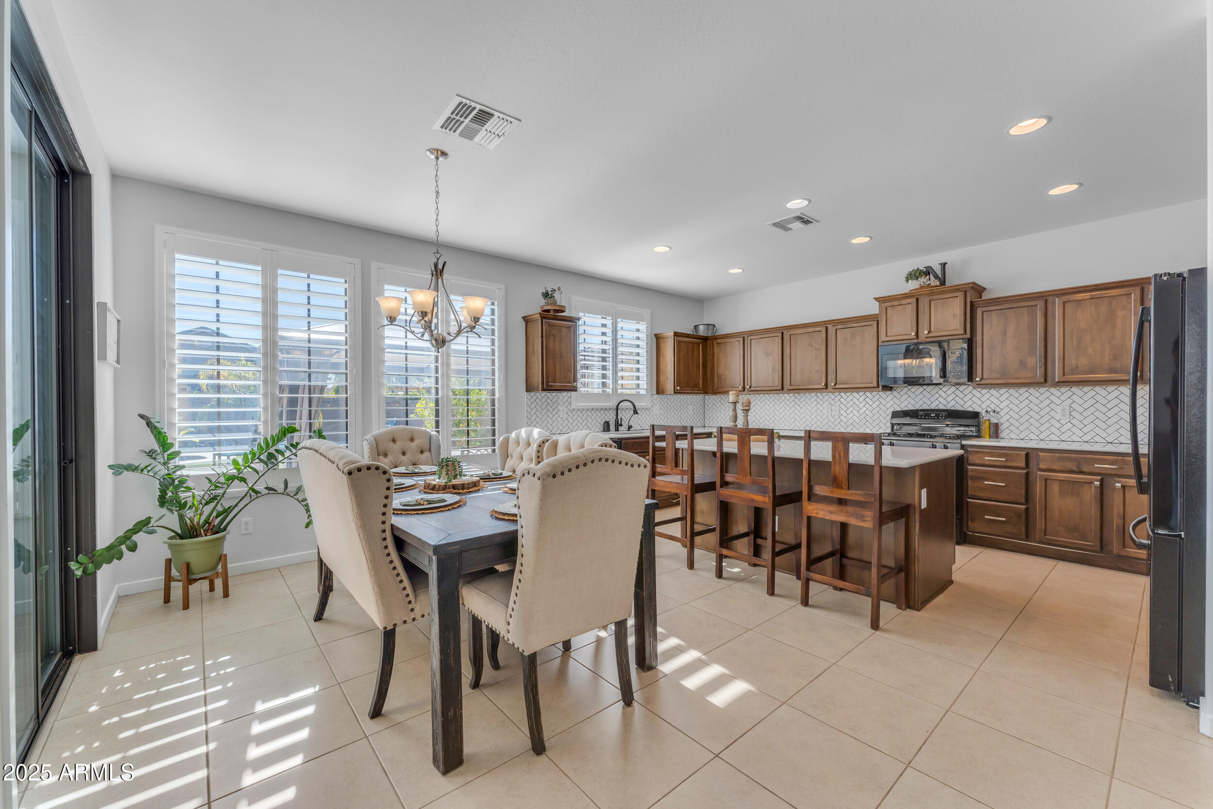 10307 E NOPAL Avenue