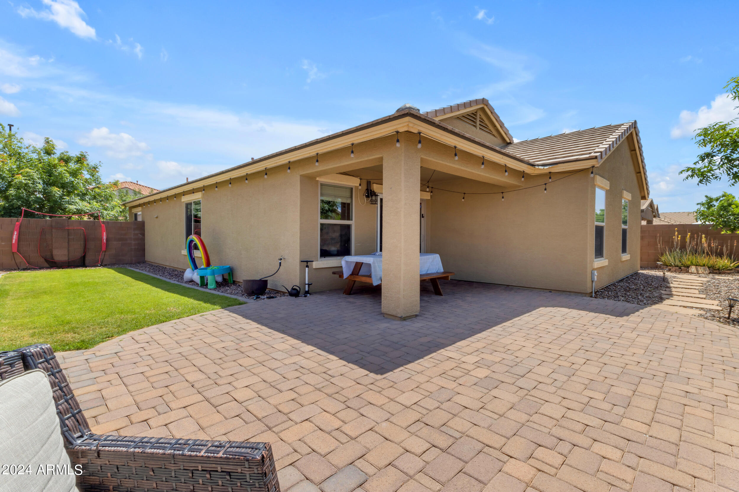 2218 E GILLCREST Road