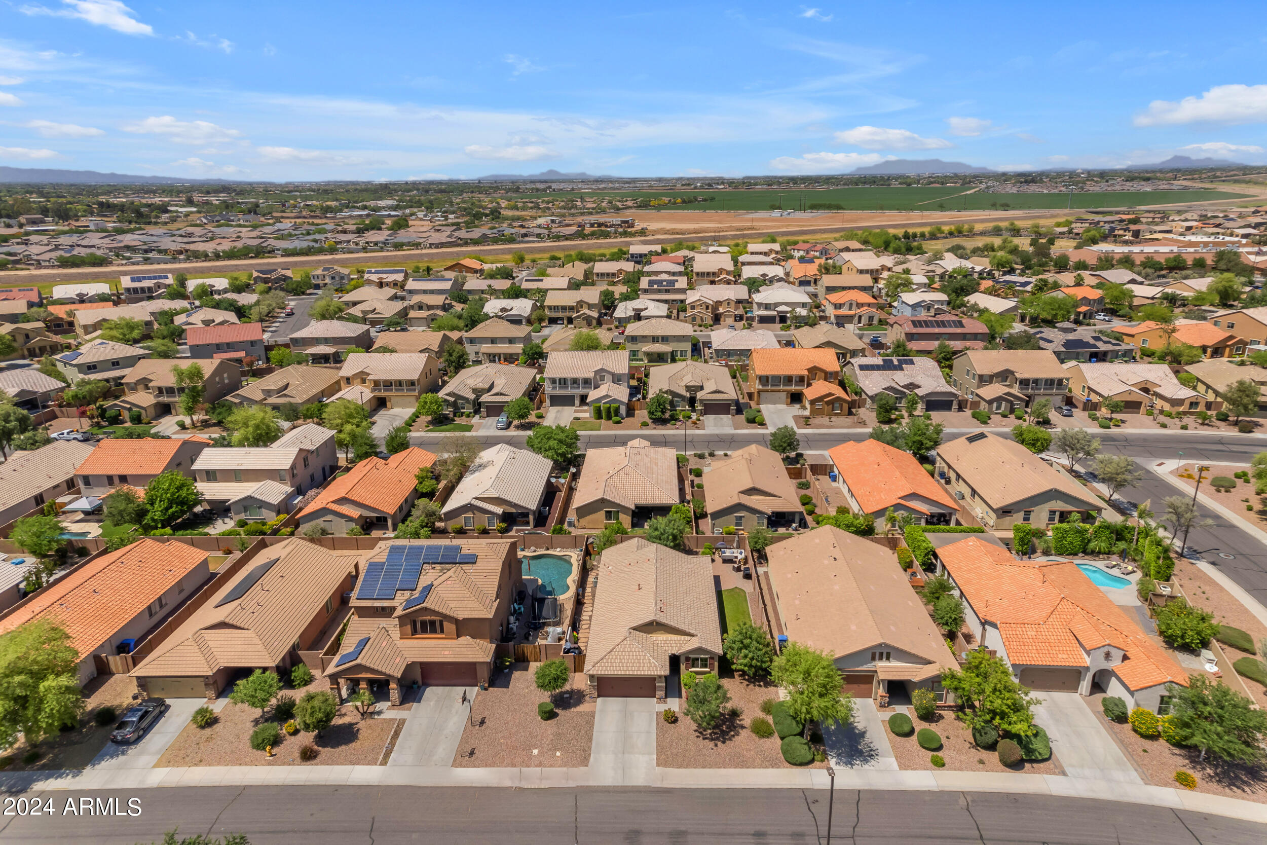 2218 E GILLCREST Road