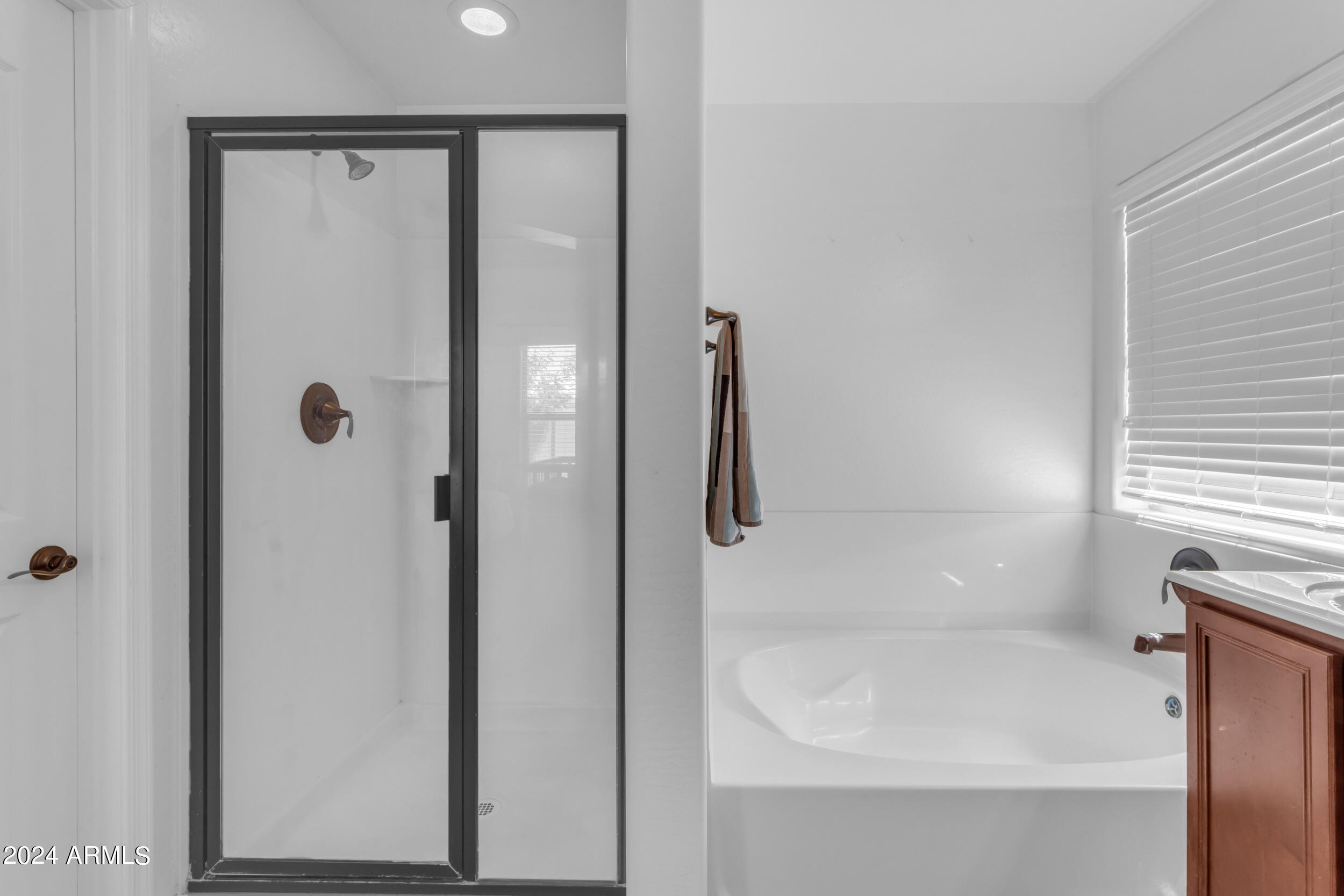 2218 E GILLCREST Road