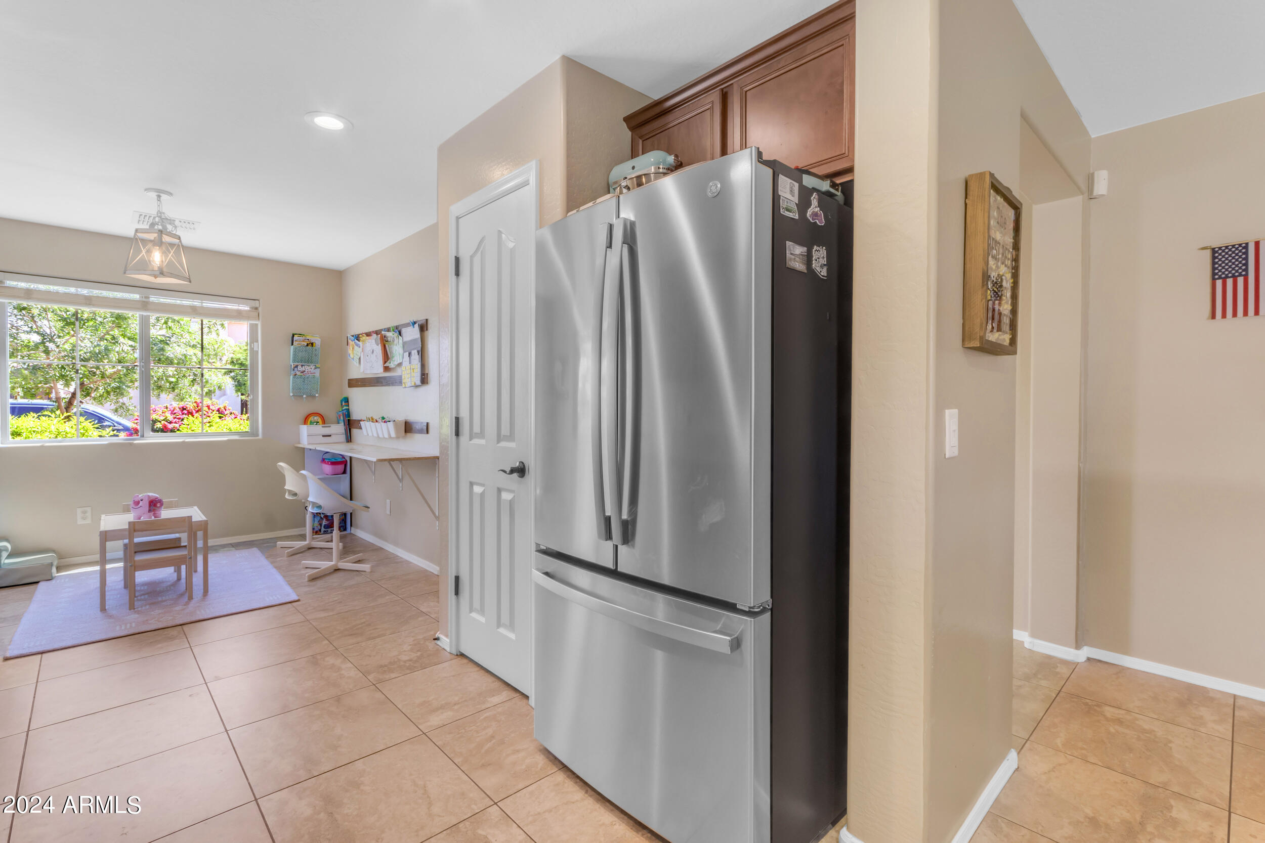 2218 E GILLCREST Road