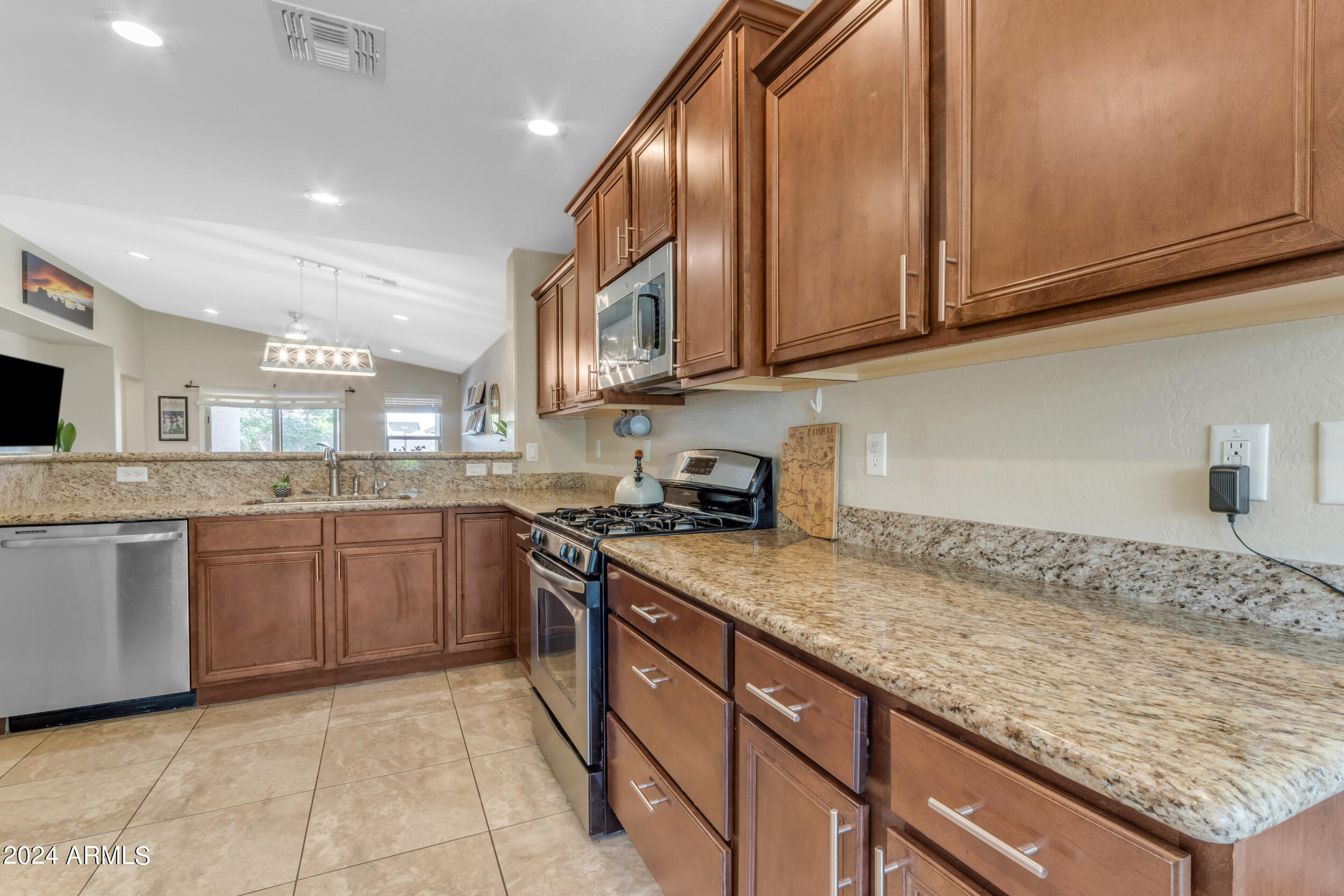 2218 E GILLCREST Road