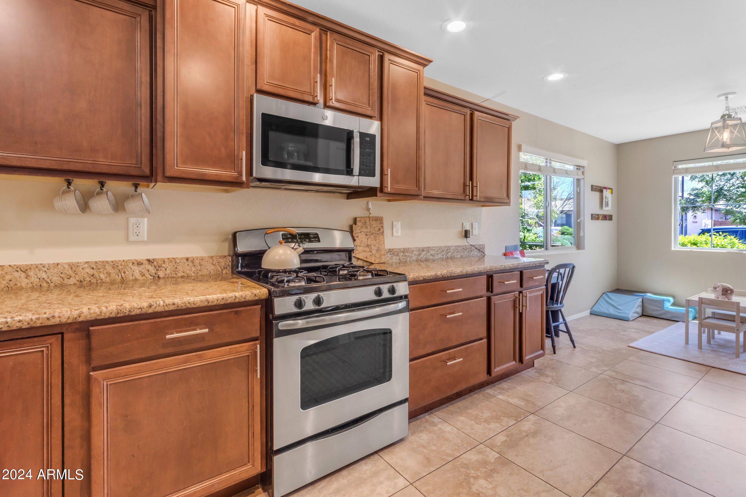 2218 E GILLCREST Road