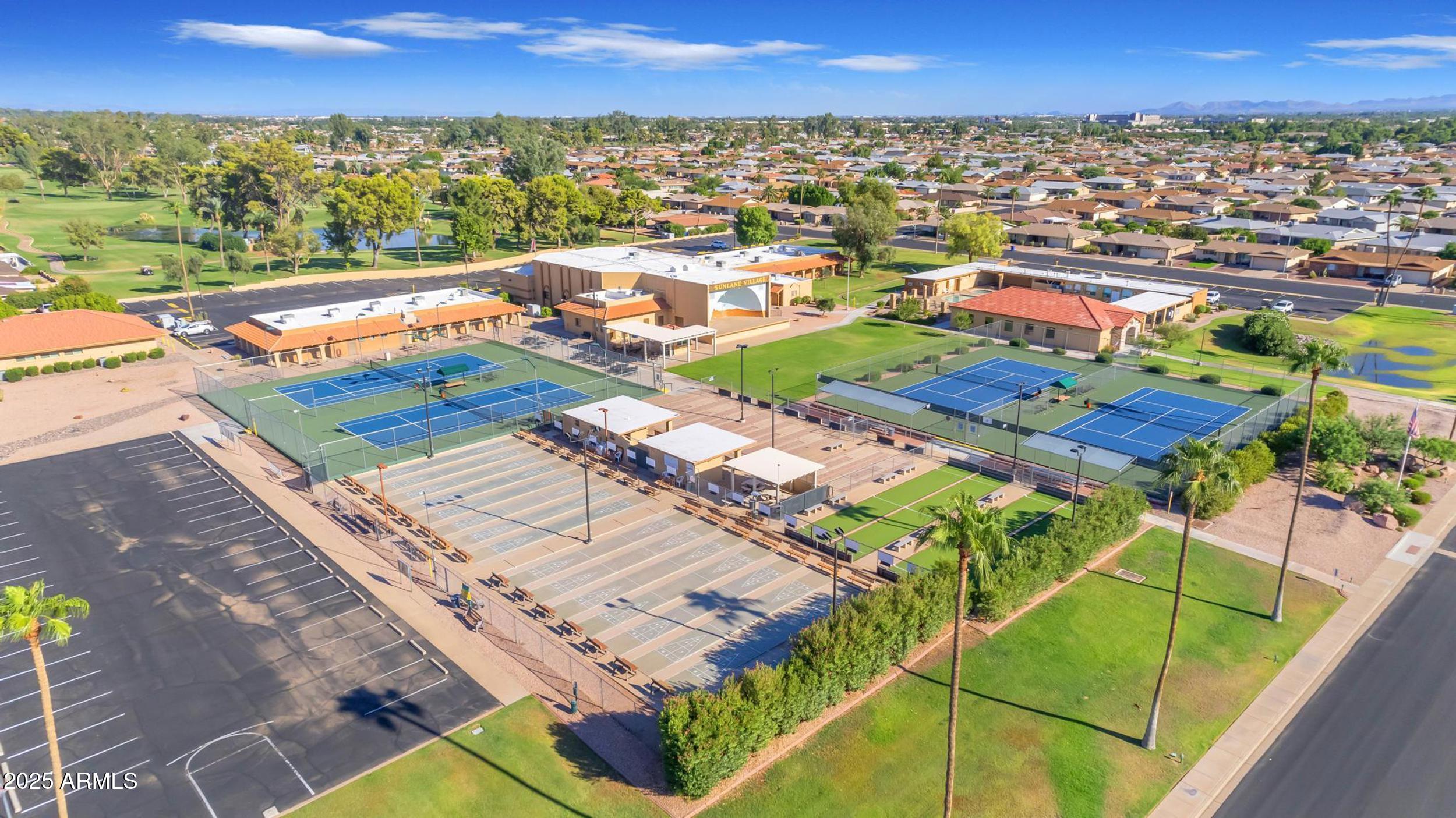 864 S ROANOKE Street