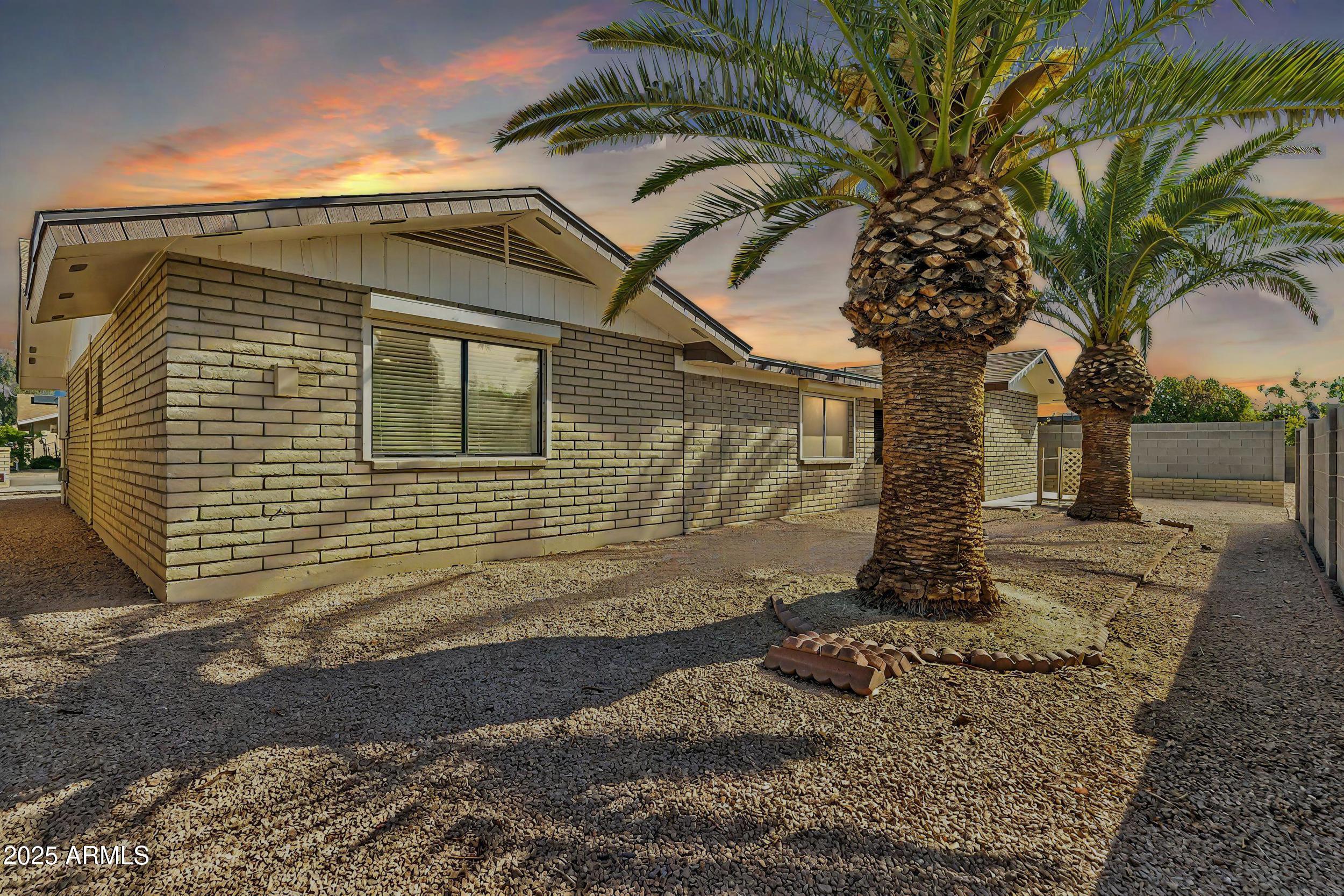 864 S ROANOKE Street